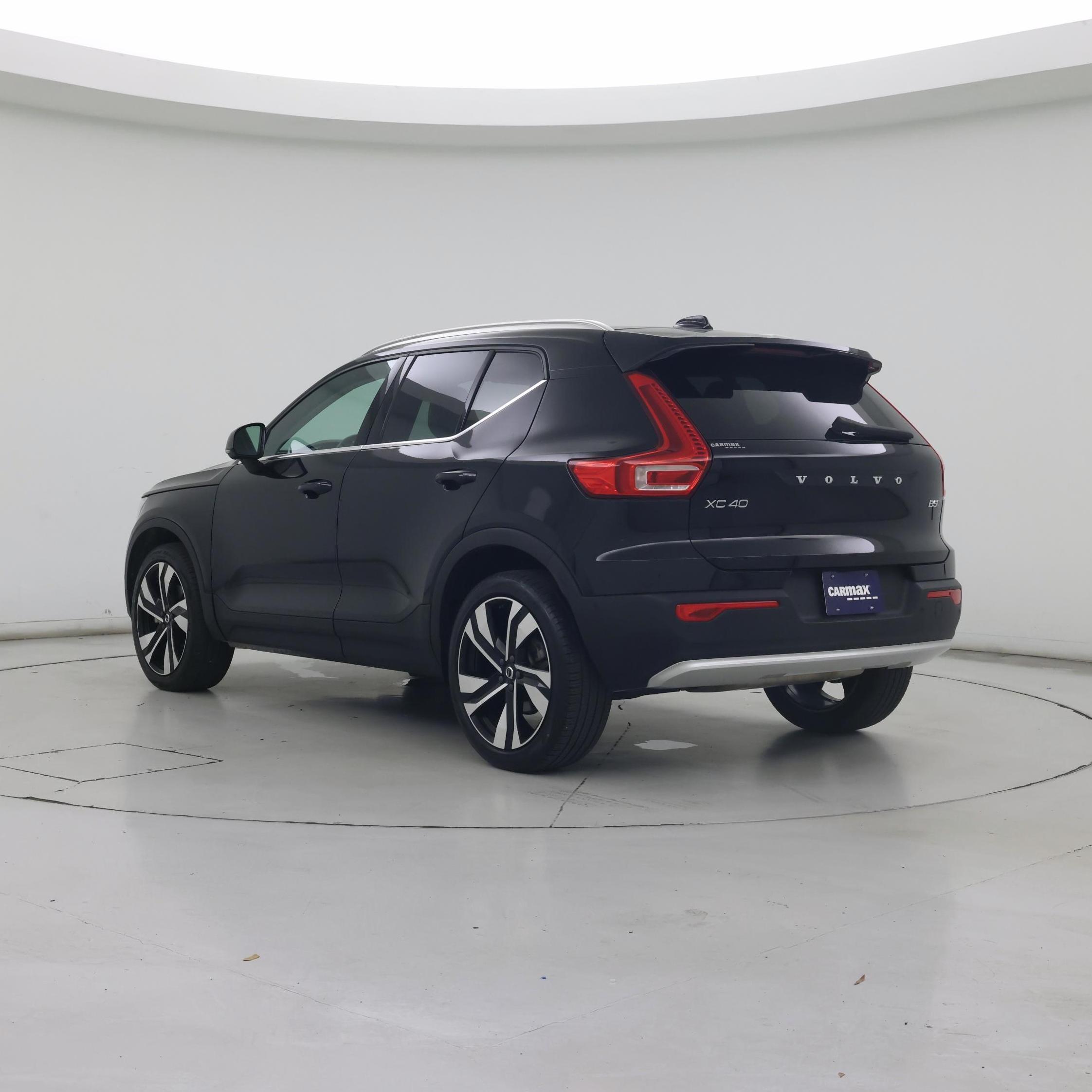 Thumbnail: 2023 Volvo XC40 - 2
