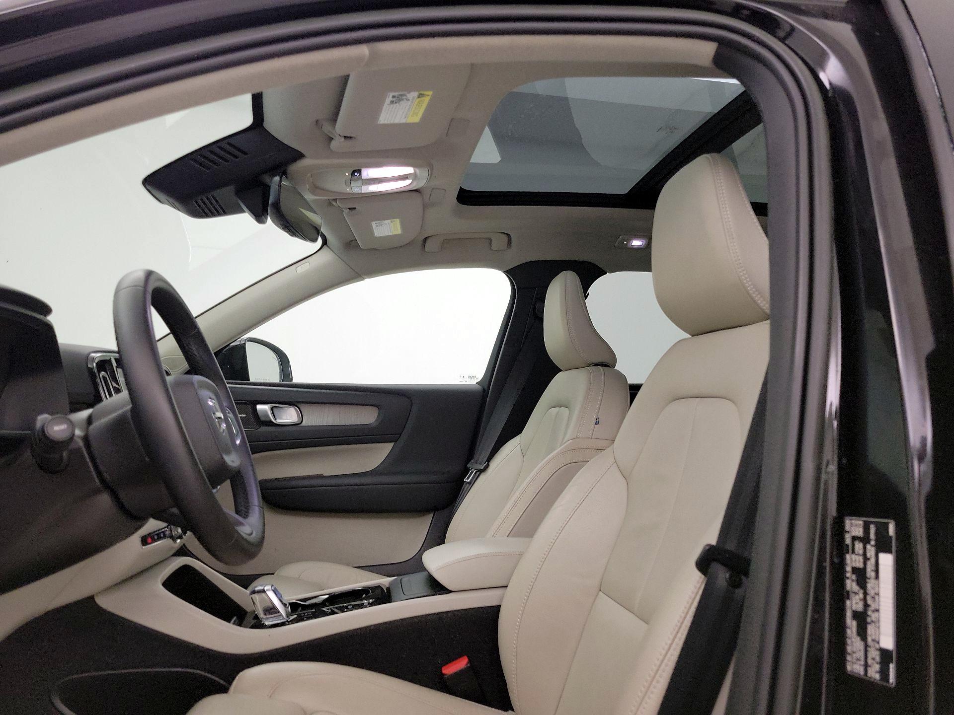 Thumbnail: 2023 Volvo XC40 - 19