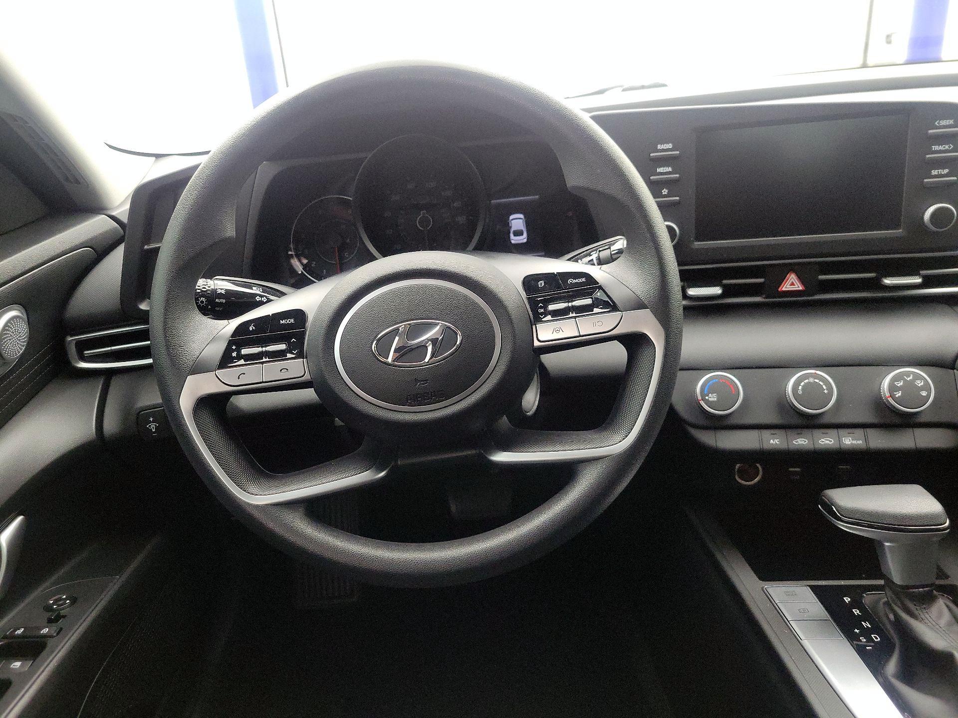 Thumbnail: 2022 Hyundai Elantra - 10