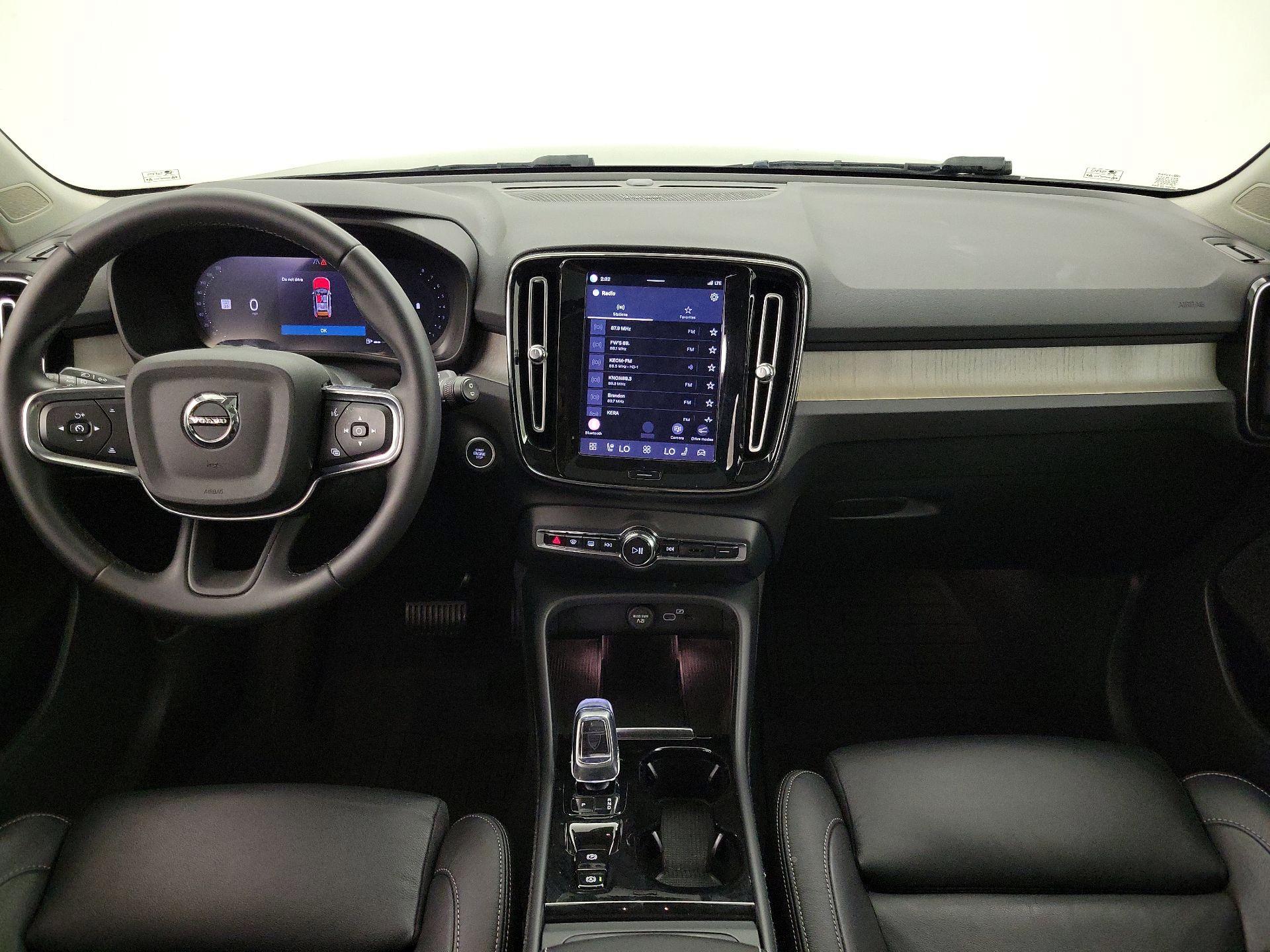 Thumbnail: 2023 Volvo XC40 - 9