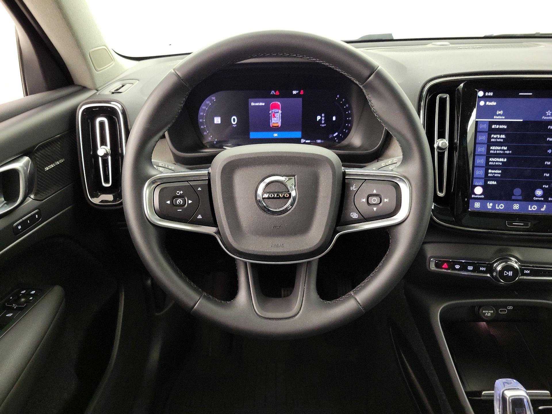 Thumbnail: 2023 Volvo XC40 - 10