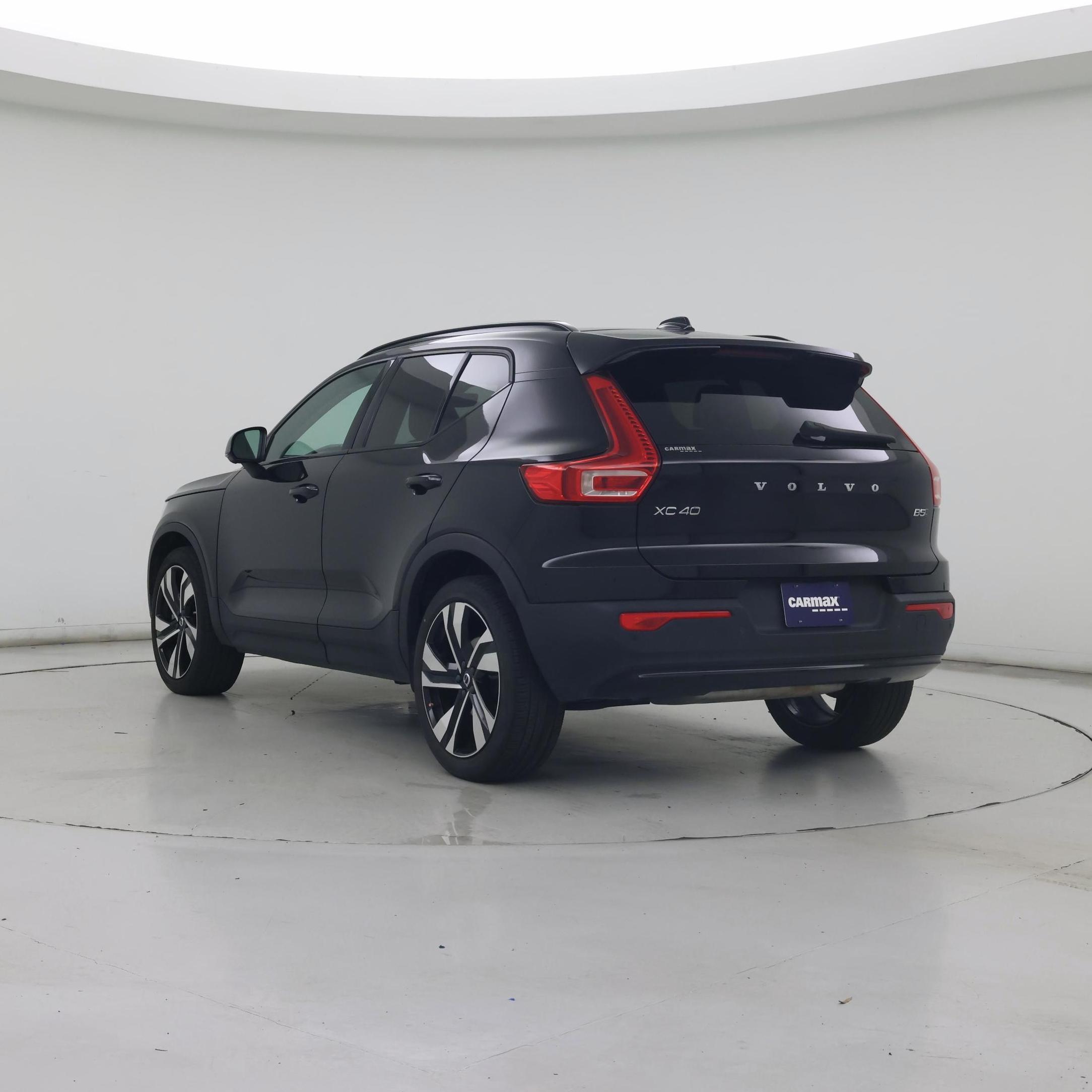 Thumbnail: 2023 Volvo XC40 - 2