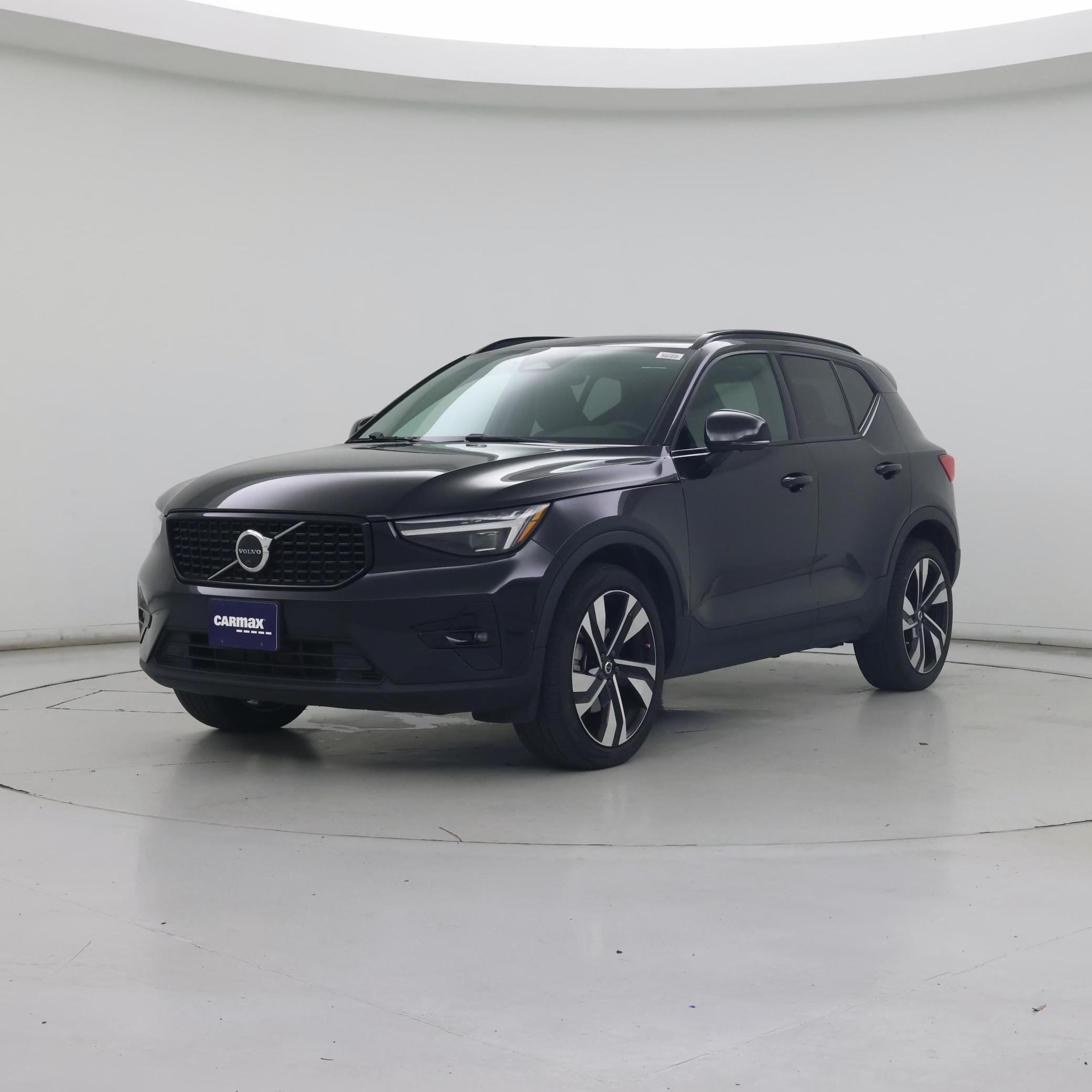 Thumbnail: 2023 Volvo XC40 - 4