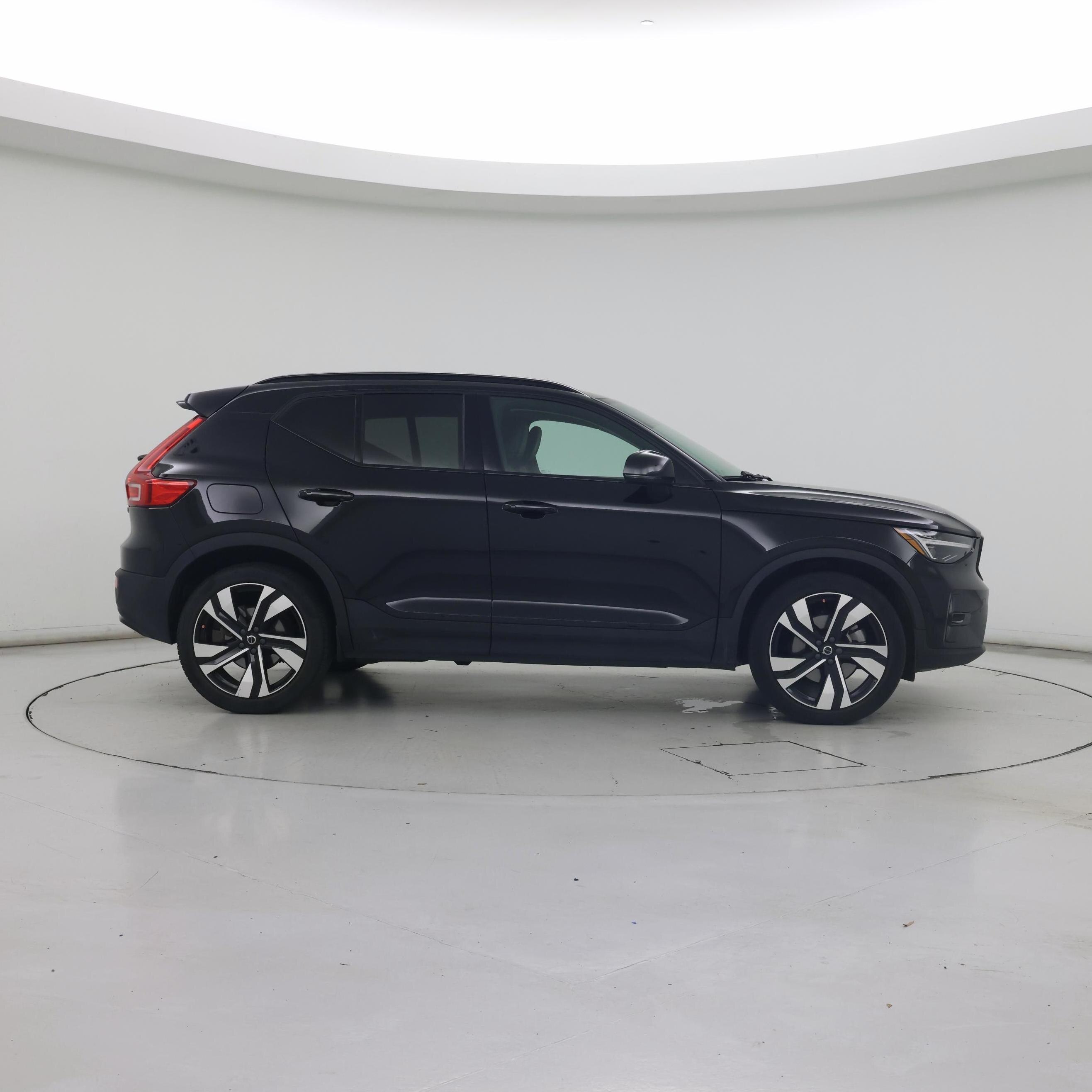 Thumbnail: 2023 Volvo XC40 - 7