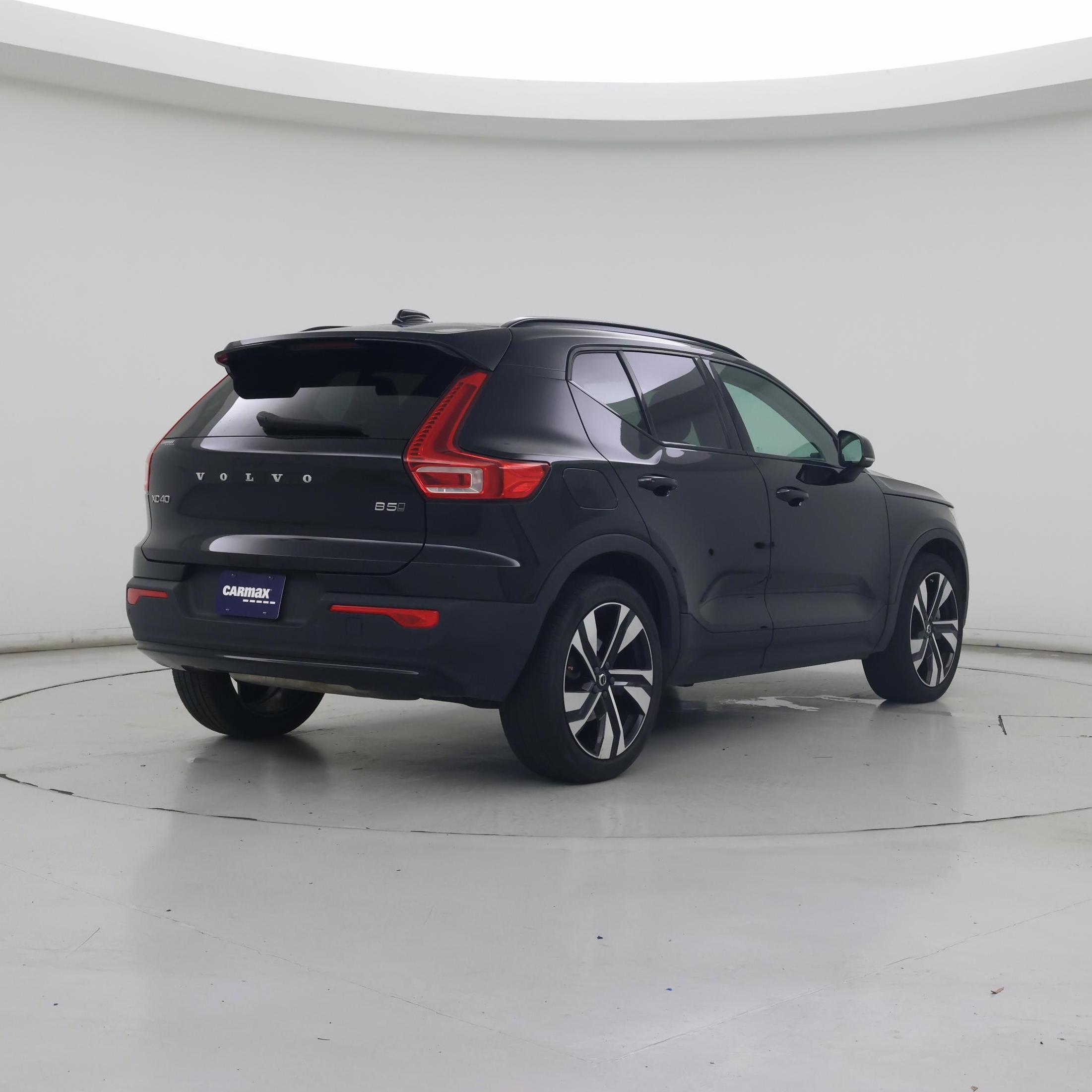 Thumbnail: 2023 Volvo XC40 - 8