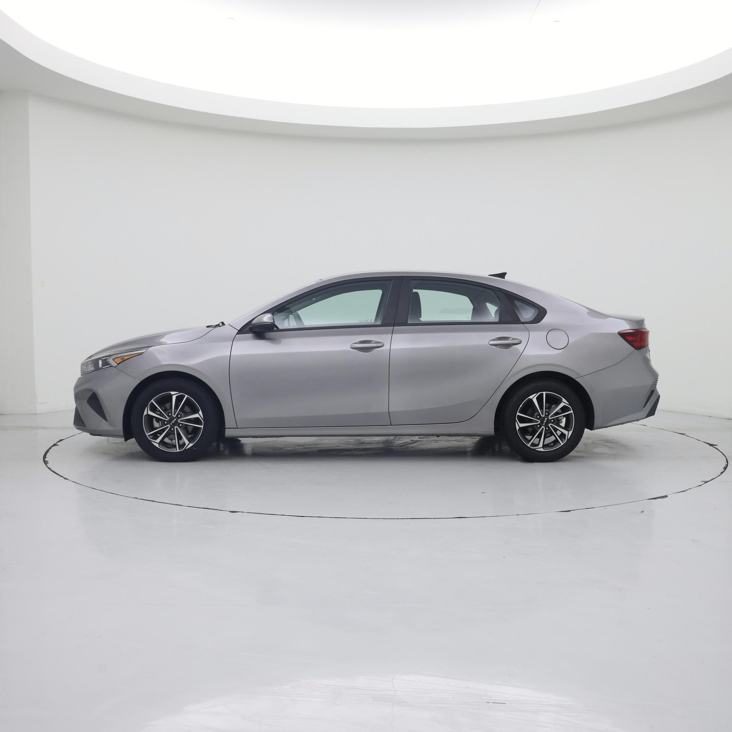 Thumbnail: 2024 Kia Forte - 3