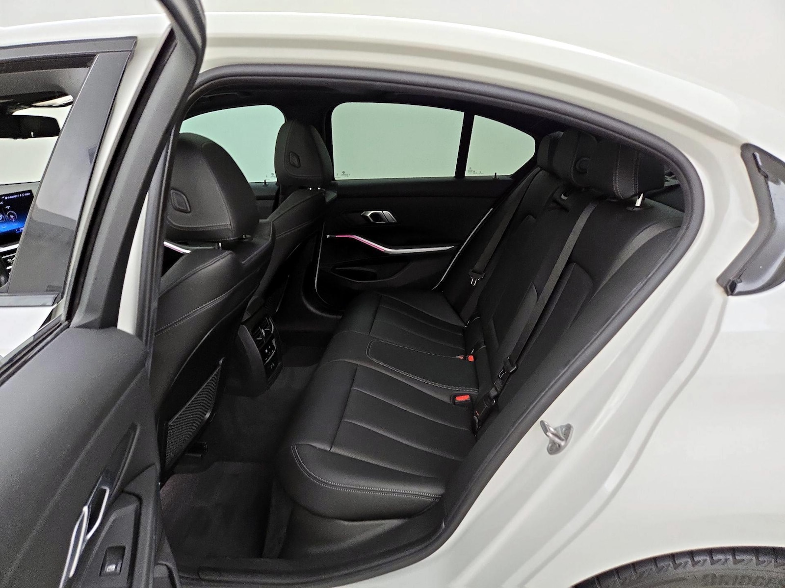 2023 BMW 3 Series 330i - Photo 22