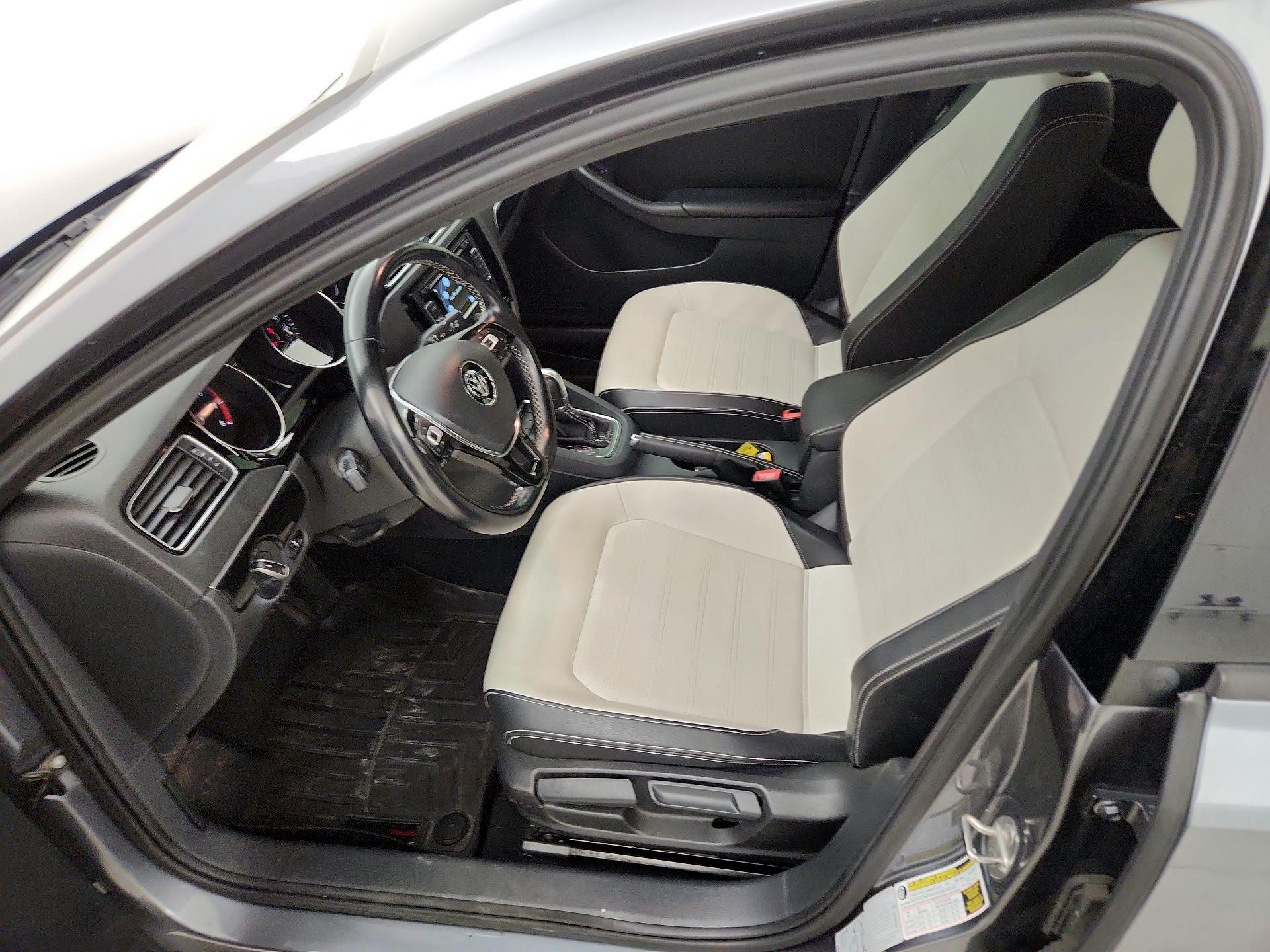 Thumbnail: 2015 Volkswagen Jetta - 11