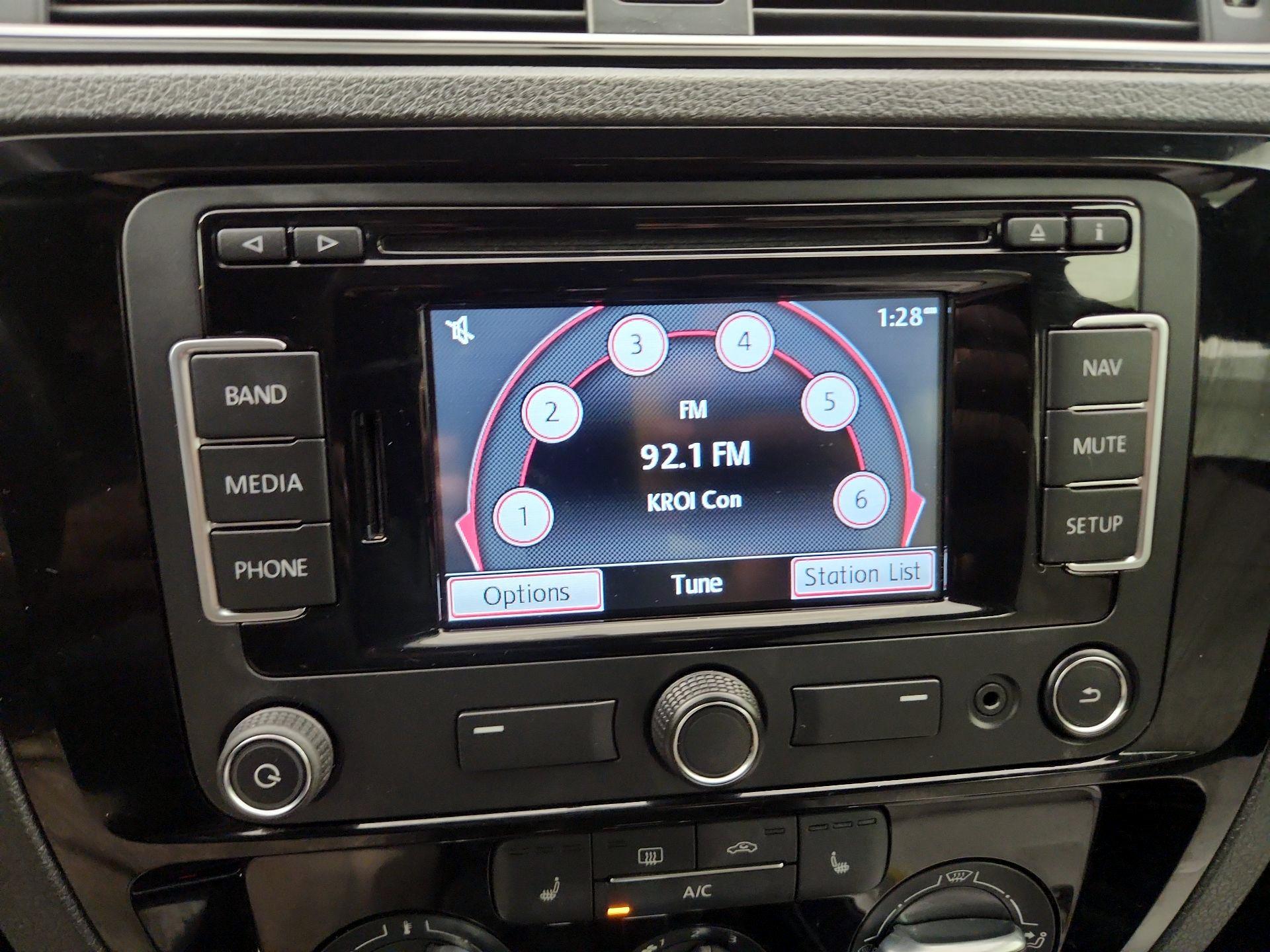 Thumbnail: 2015 Volkswagen Jetta - 16