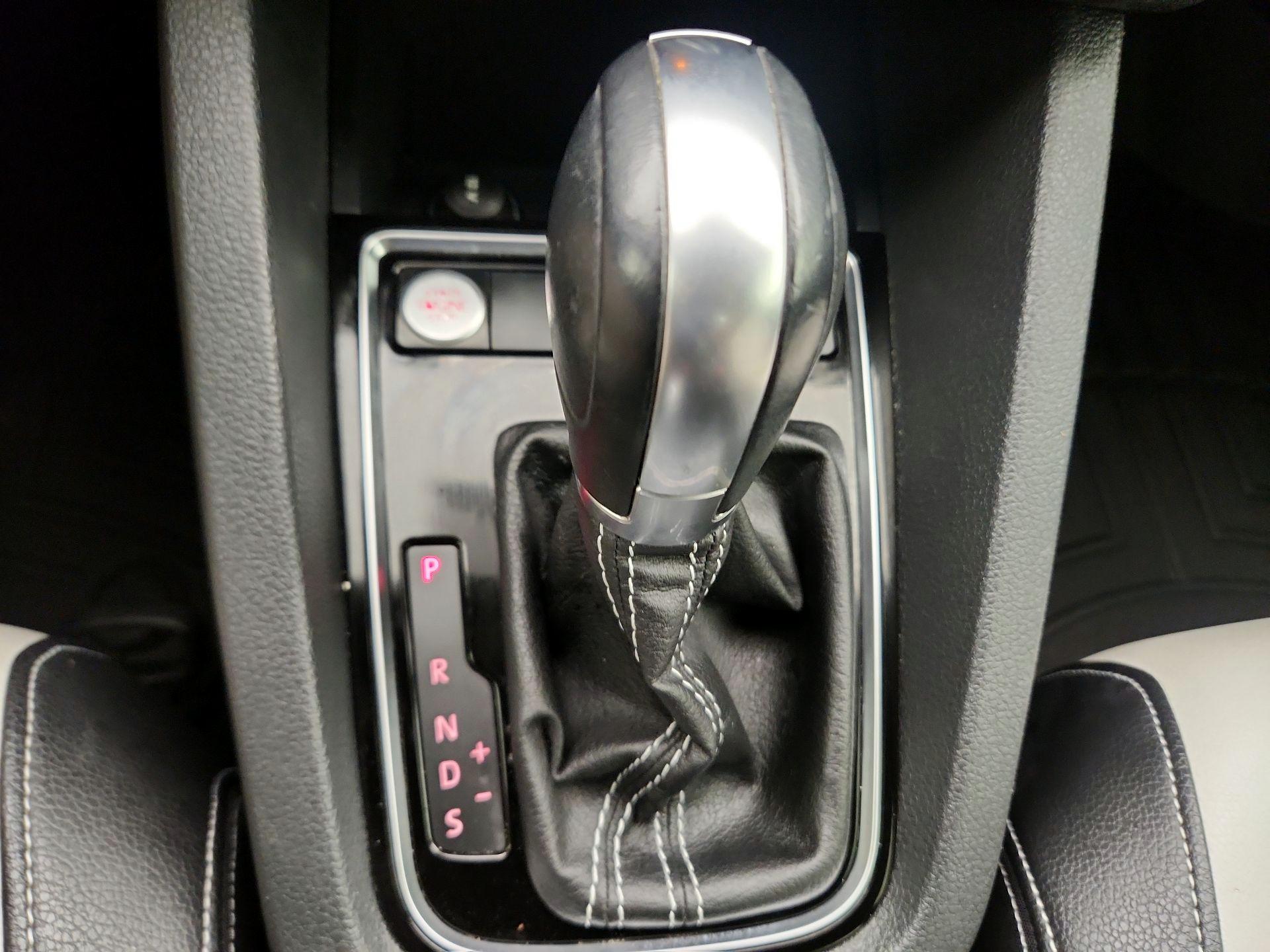 Thumbnail: 2015 Volkswagen Jetta - 18
