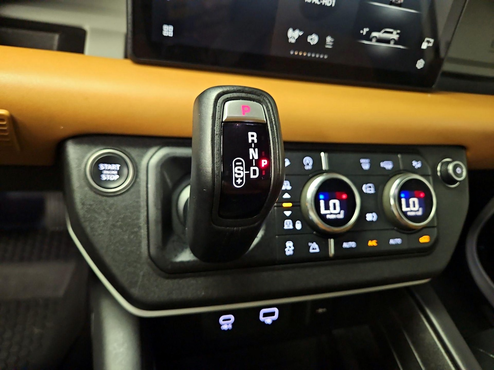2024 Land Rover Defender X-Dynamic SE - Photo 18