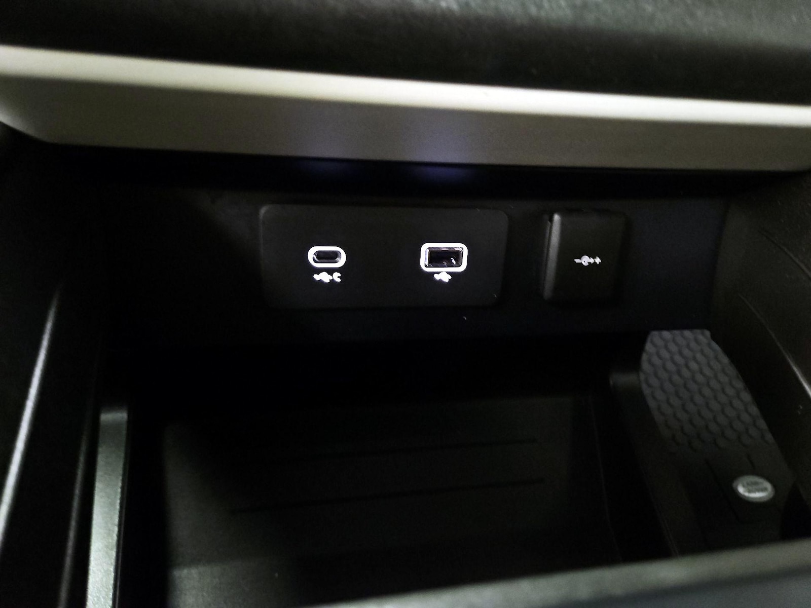 2024 Land Rover Defender X-Dynamic SE - Photo 19