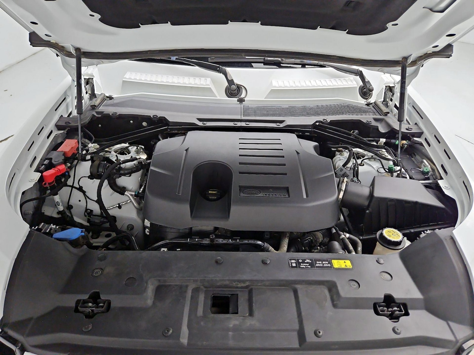 2024 Land Rover Defender X-Dynamic SE - Photo 23