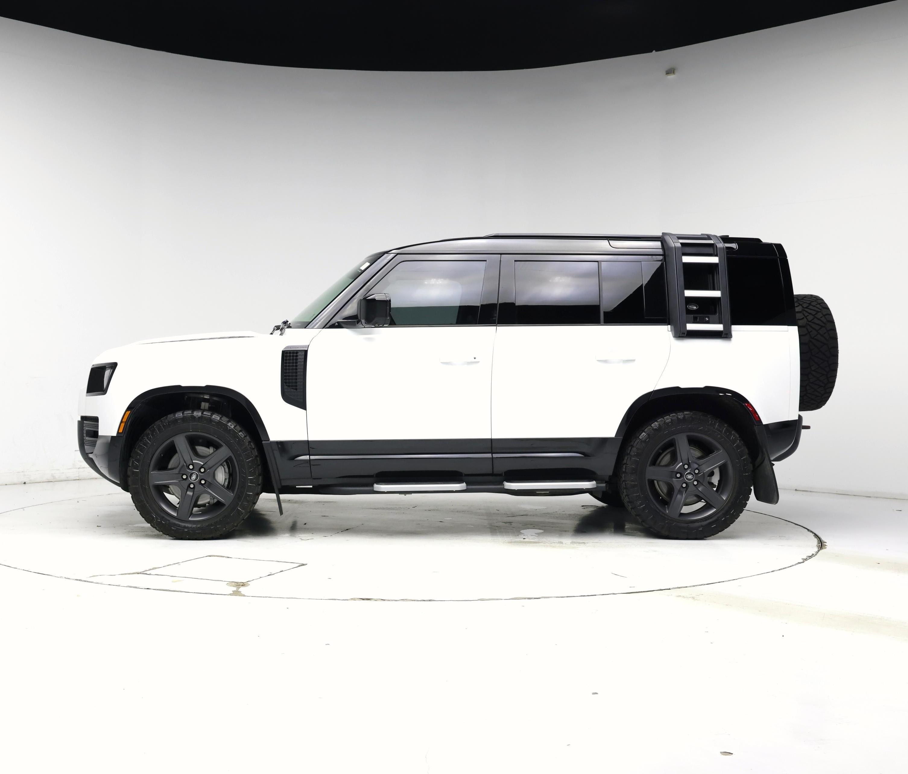 Thumbnail: 2024 Land Rover Defender - 3