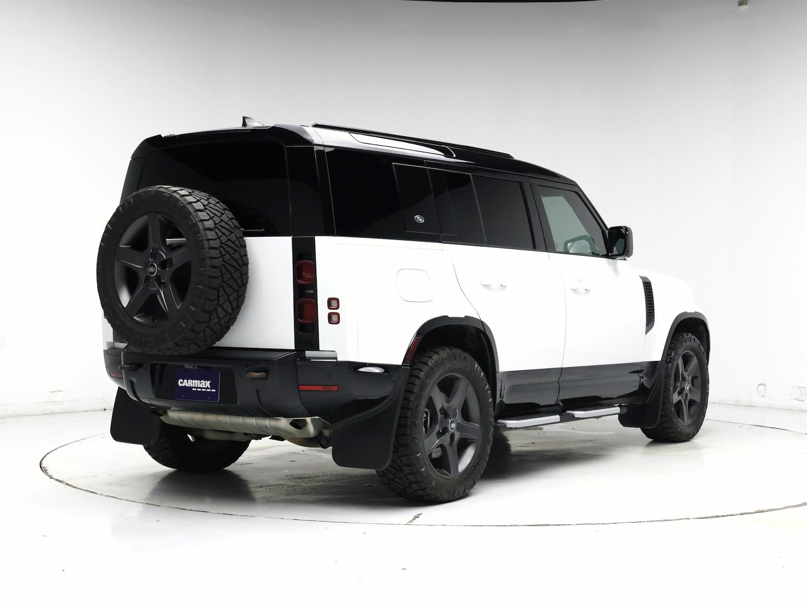 2024 Land Rover Defender X-Dynamic SE - Photo 9
