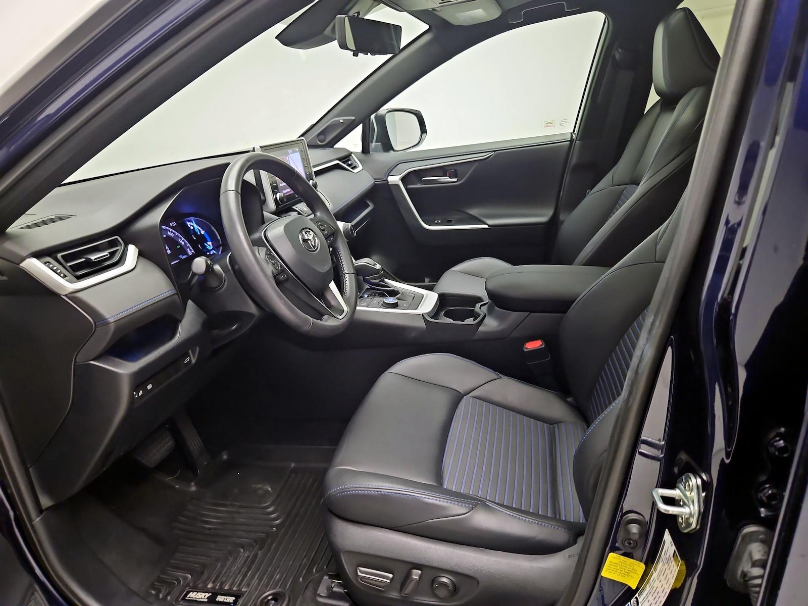 2020 Toyota RAV4 XSE - Photo 12