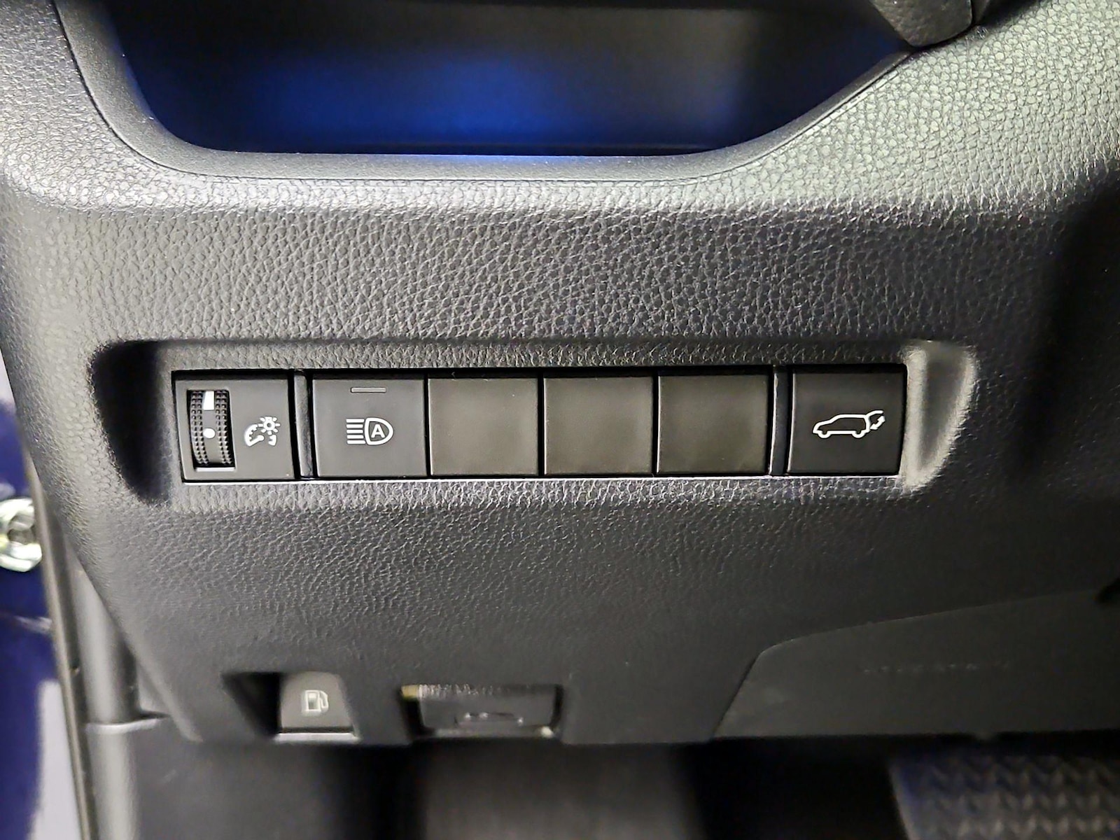 2020 Toyota RAV4 XSE - Photo 14