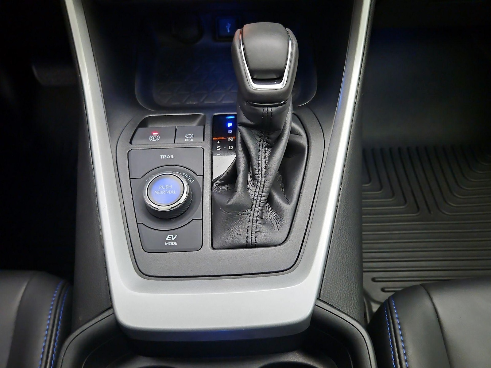 2020 Toyota RAV4 XSE - Photo 19