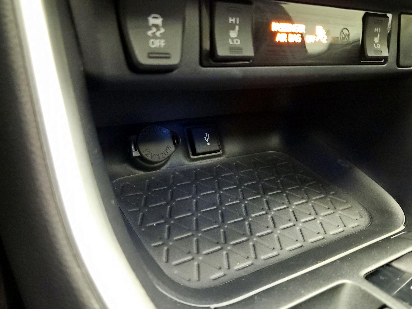 2020 Toyota RAV4 XSE - Photo 20