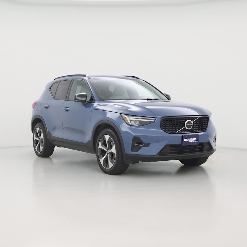 2023 Volvo XC40 B5 Plus Dark Theme