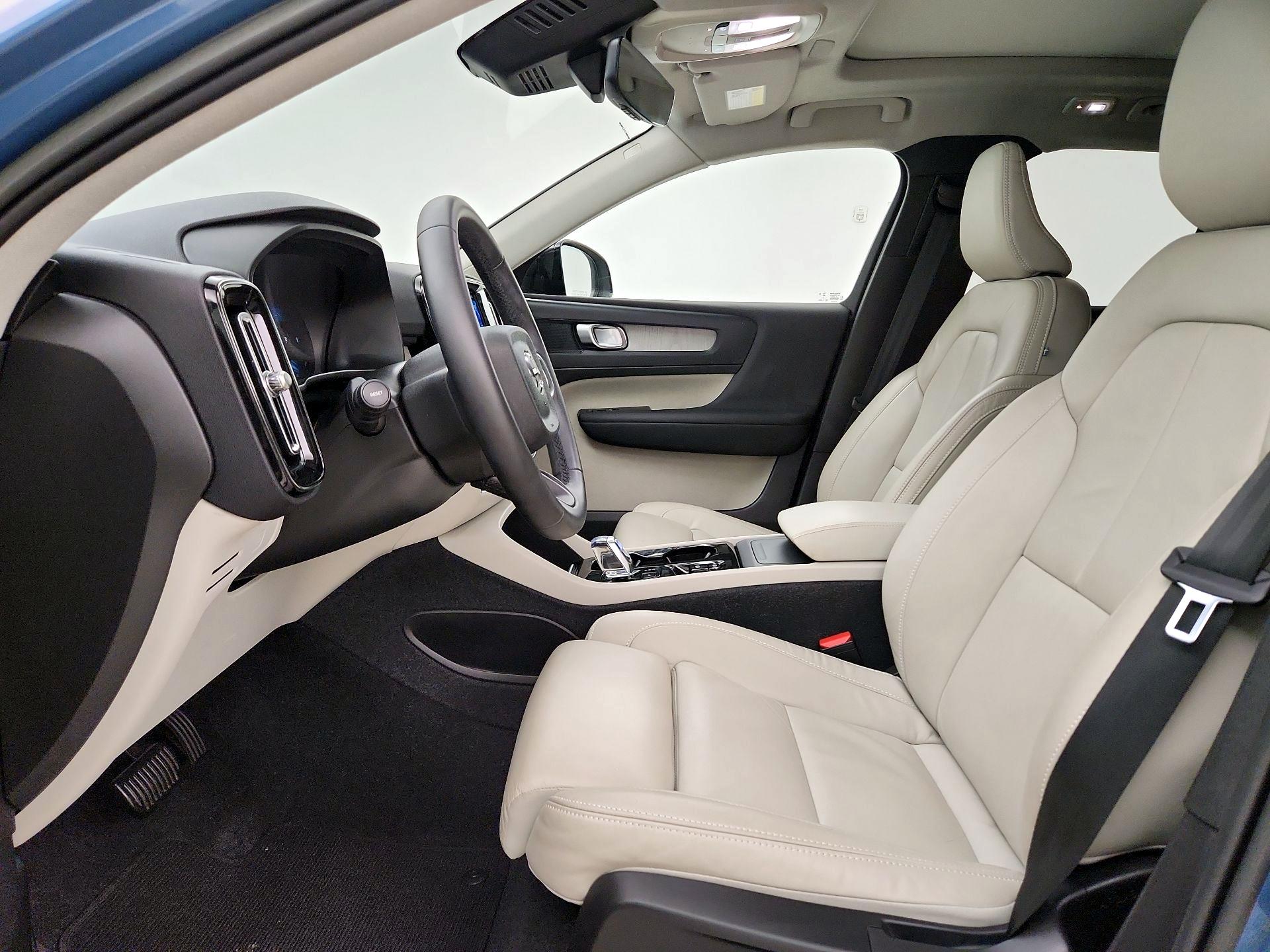 Thumbnail: 2023 Volvo XC40 - 11