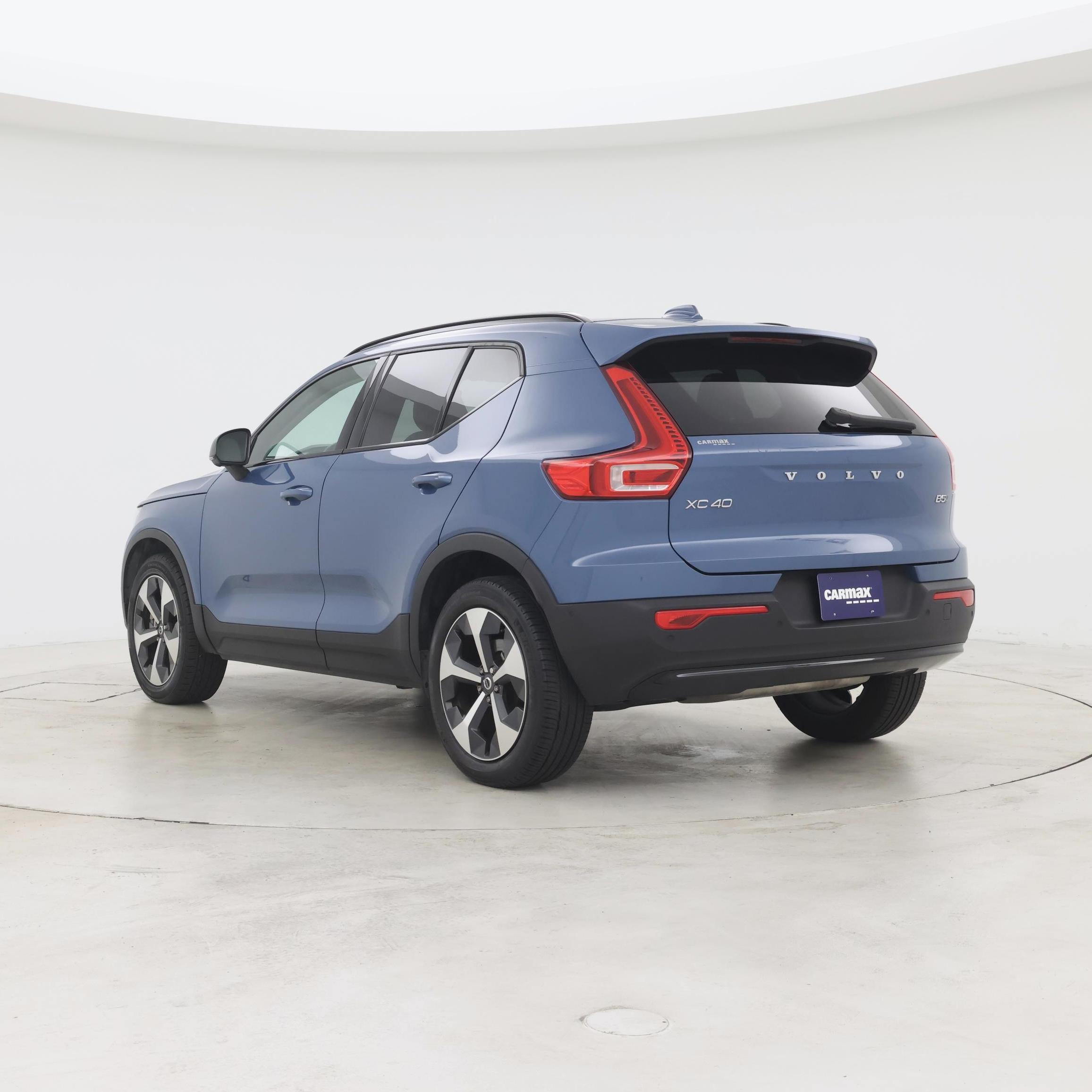 Thumbnail: 2023 Volvo XC40 - 2