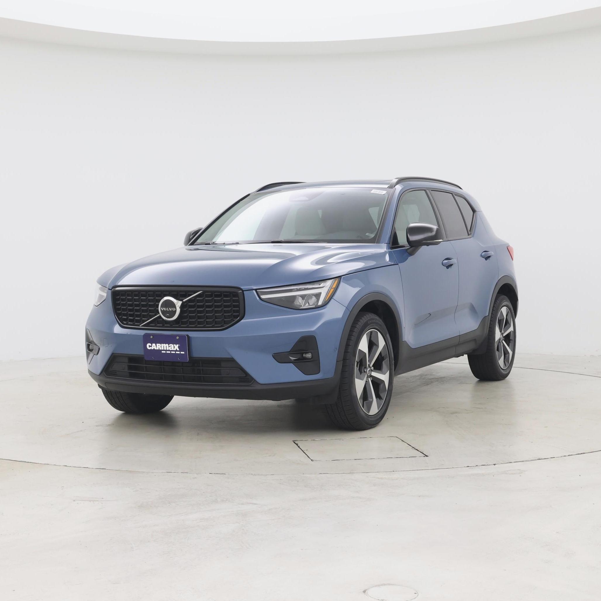 Thumbnail: 2023 Volvo XC40 - 4