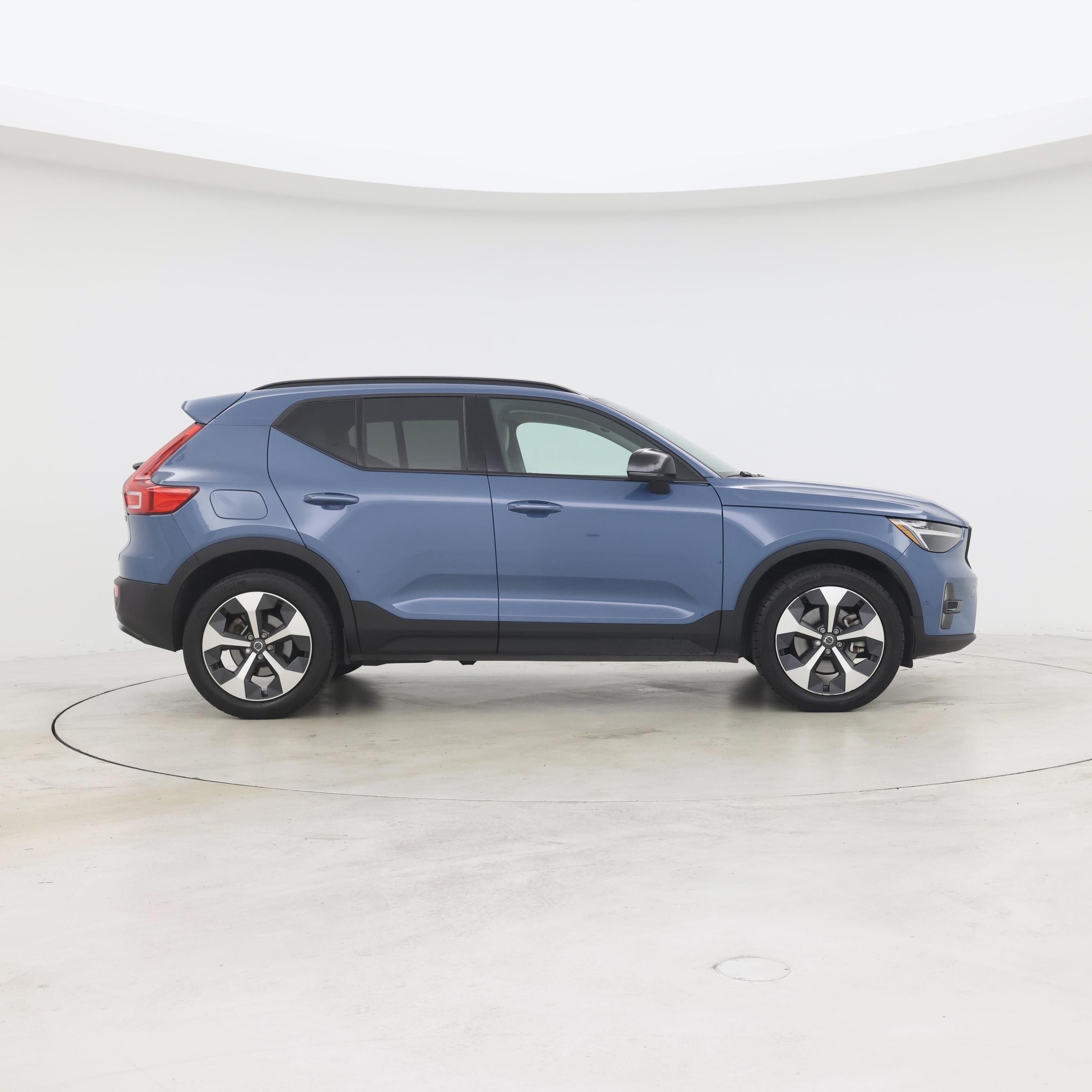 Thumbnail: 2023 Volvo XC40 - 7