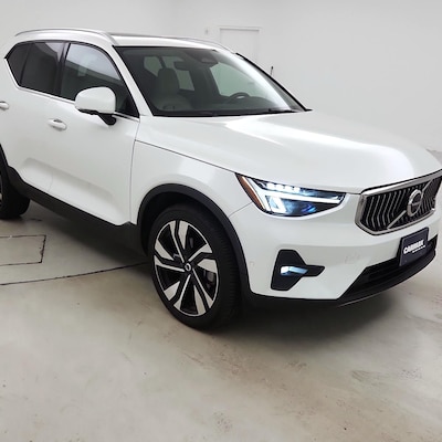 2023 Volvo XC40 B5 Ultimate Bright Theme