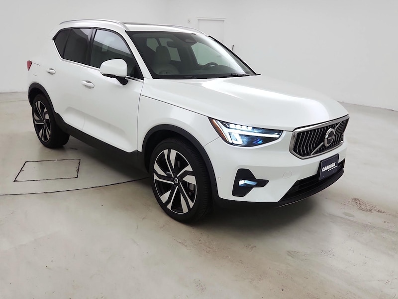 2023 Volvo XC40 B5 Ultimate Bright Theme