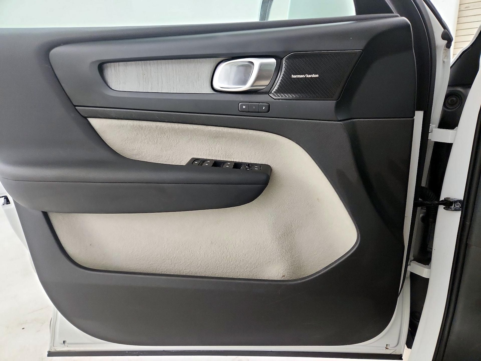 2023 Volvo XC40 Ultimate - Photo 11