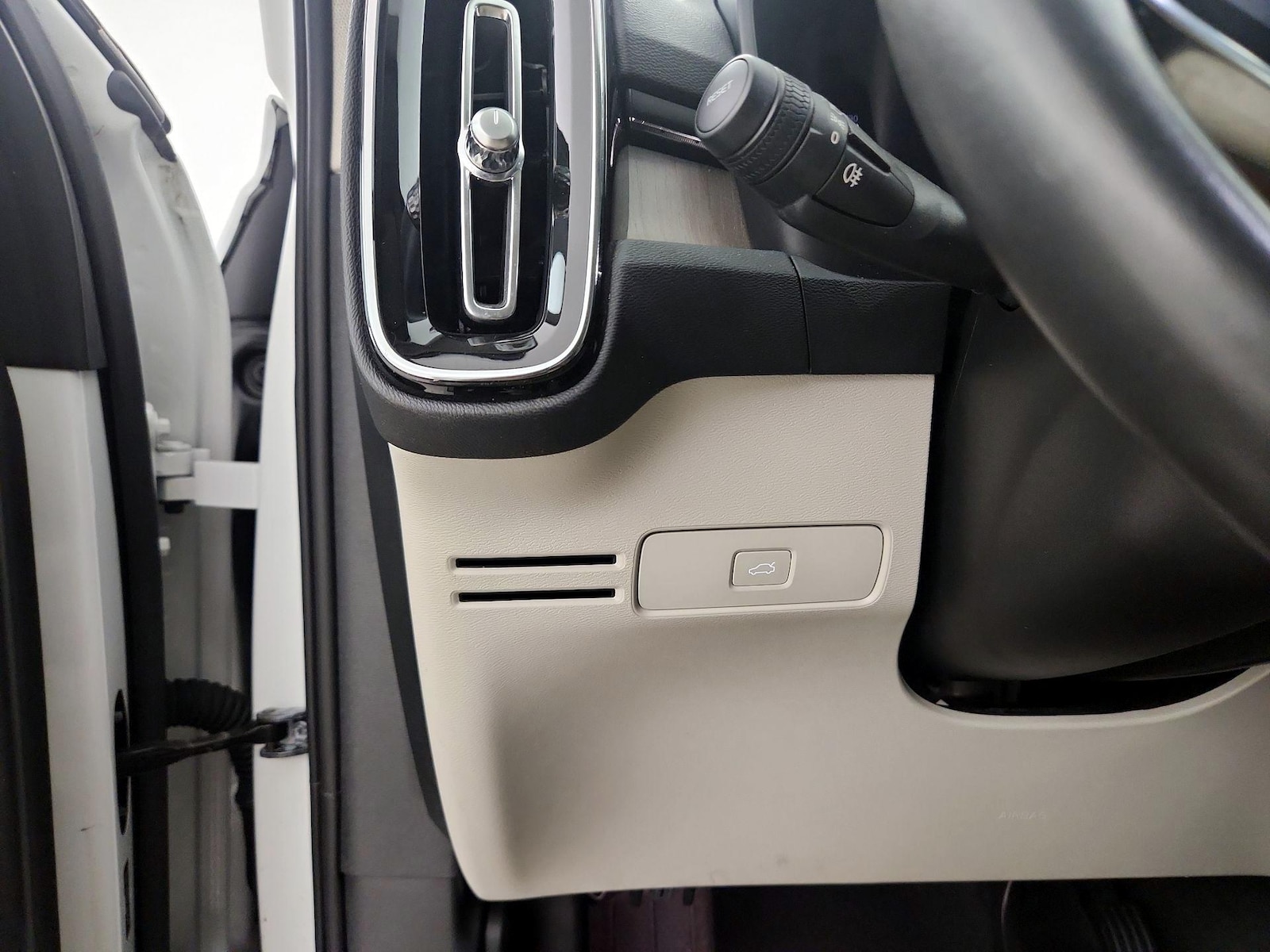 2023 Volvo XC40 Ultimate - Photo 12