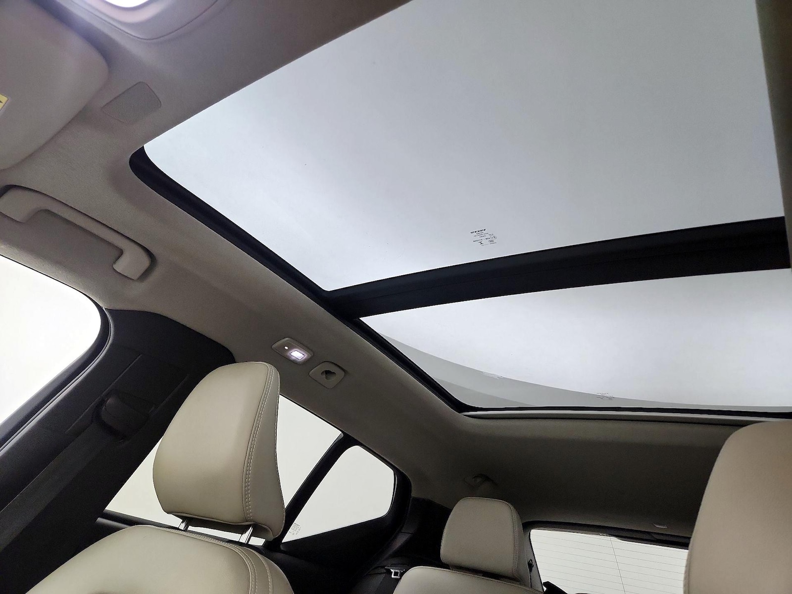 2023 Volvo XC40 Ultimate - Photo 18