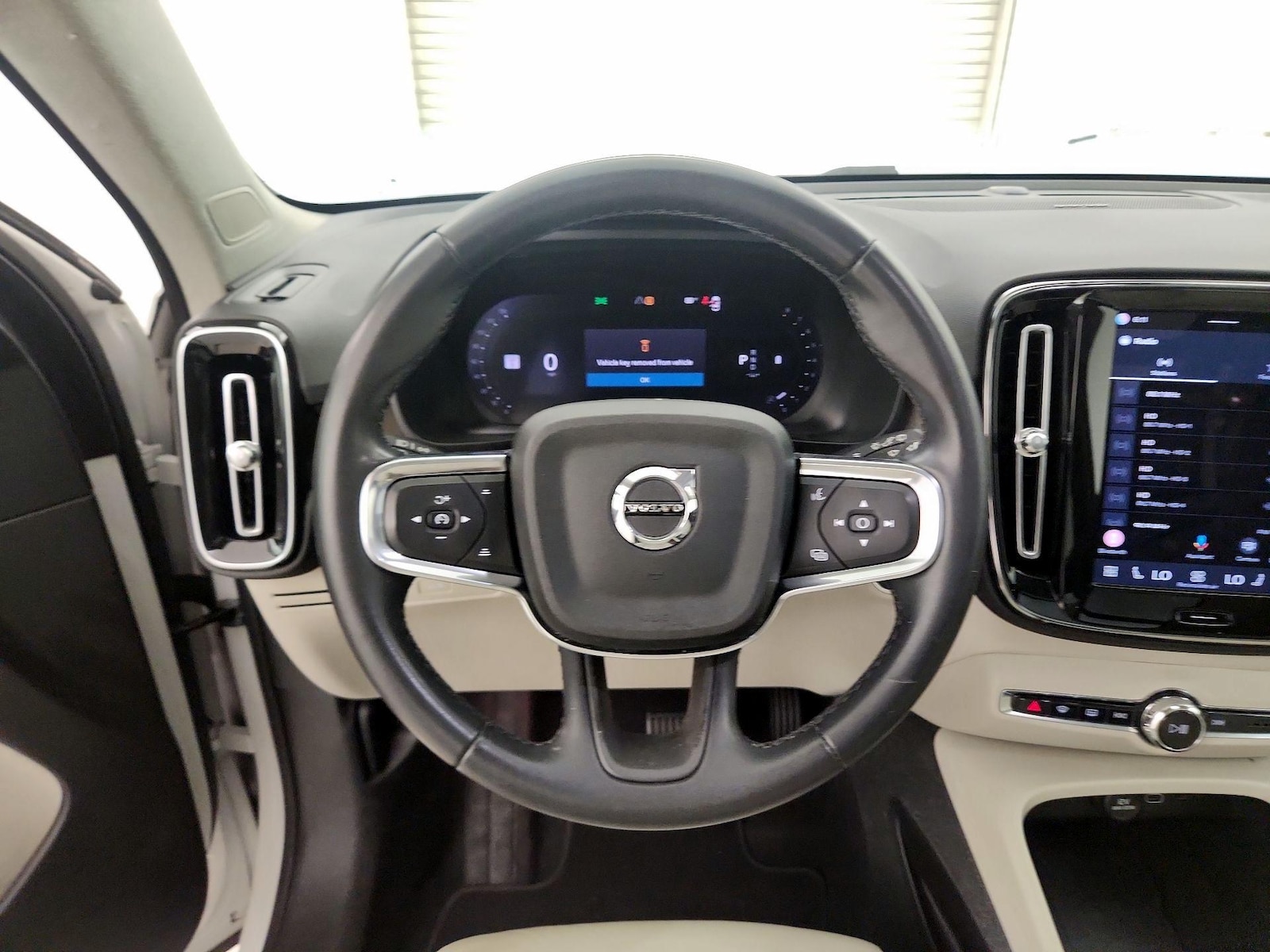 2023 Volvo XC40 Ultimate - Photo 9