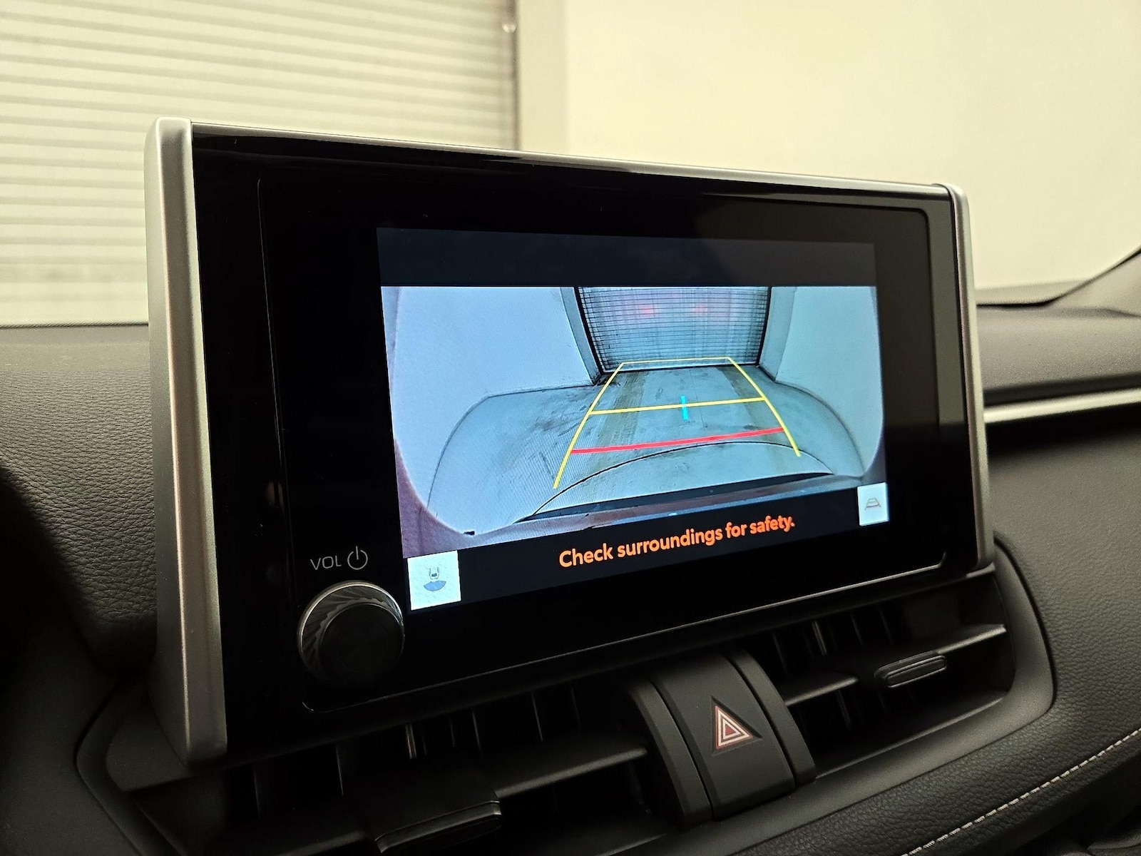 2025 Toyota RAV4 XLE - Photo 15