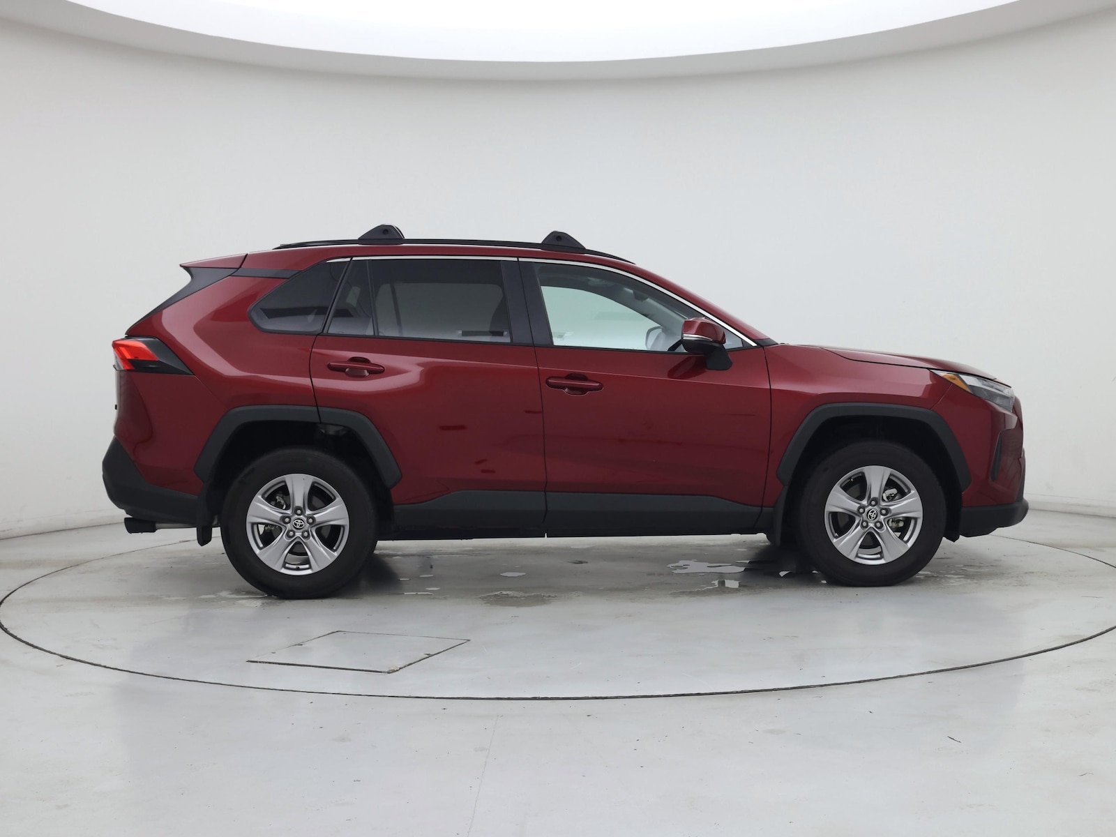 2025 Toyota RAV4 XLE - Photo 8