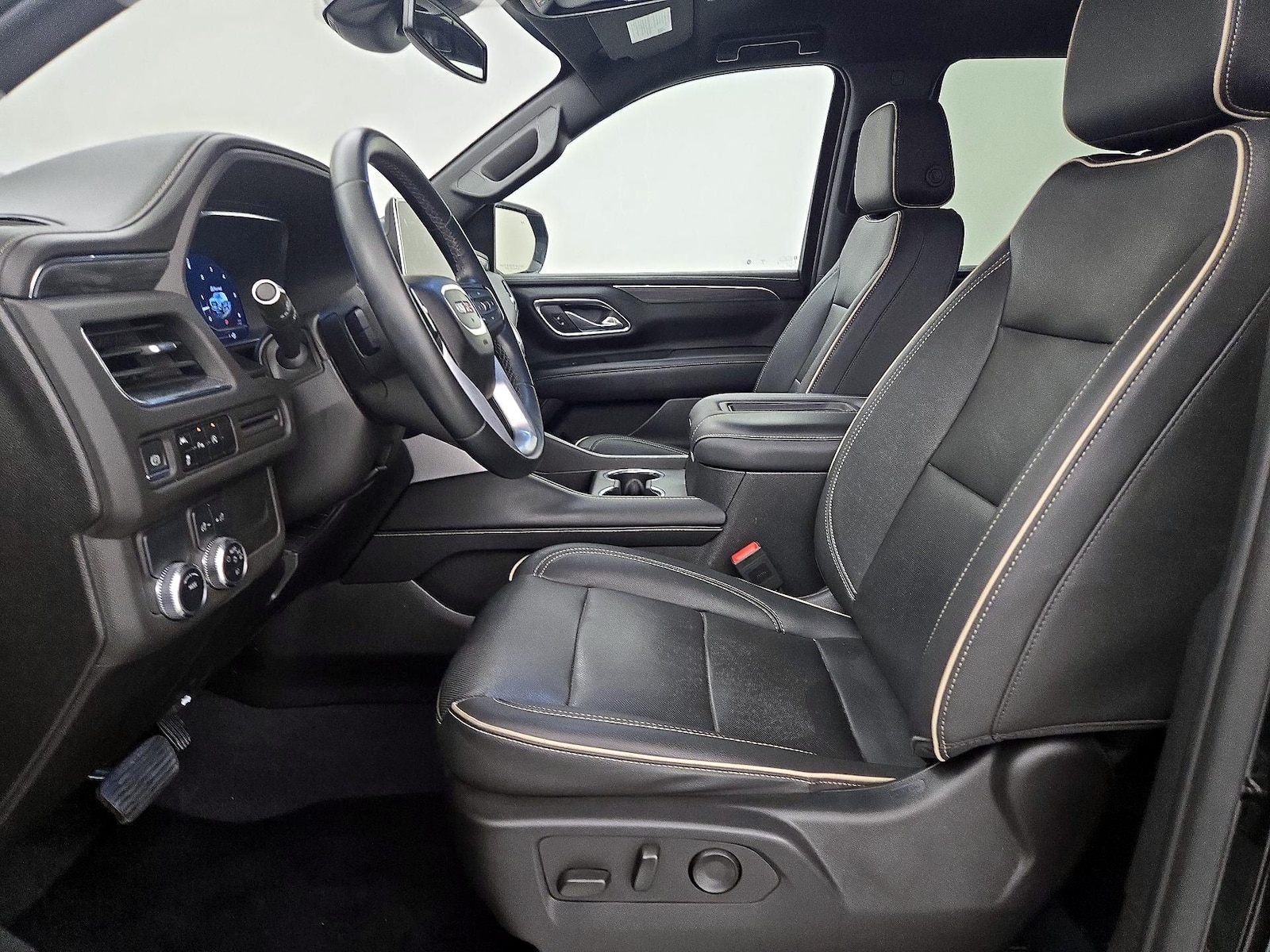2023 GMC Yukon SLT - Photo 12