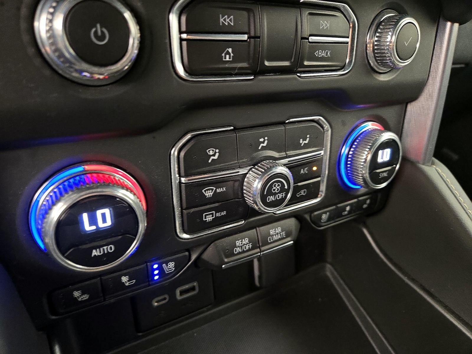 2023 GMC Yukon SLT - Photo 17