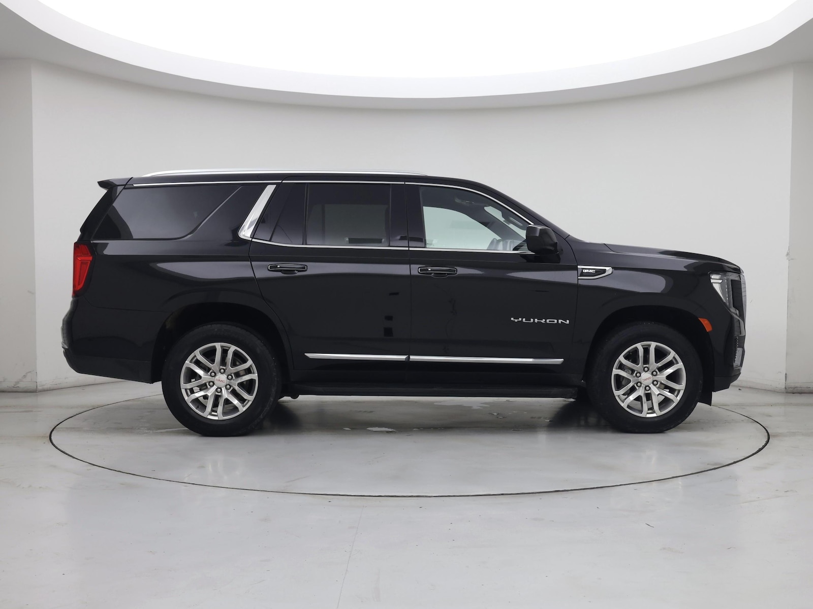 2023 GMC Yukon SLT - Photo 8
