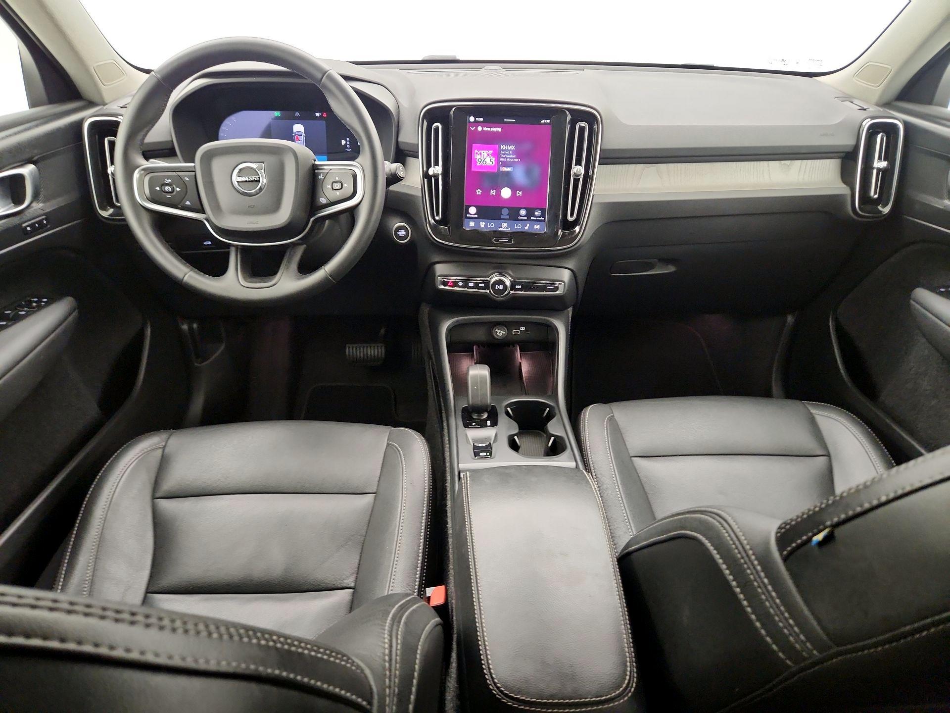 Thumbnail: 2025 Volvo XC40 - 9