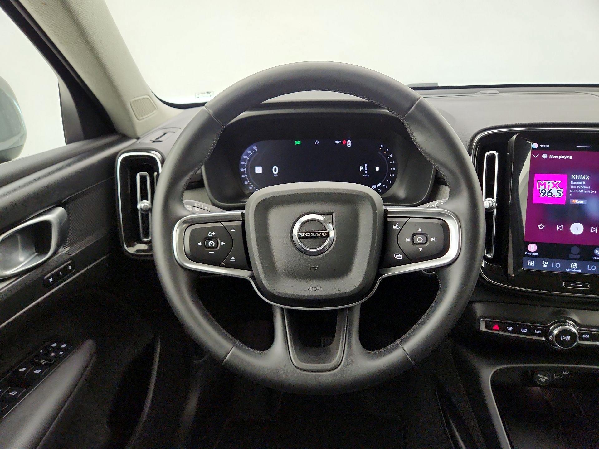 Thumbnail: 2025 Volvo XC40 - 10