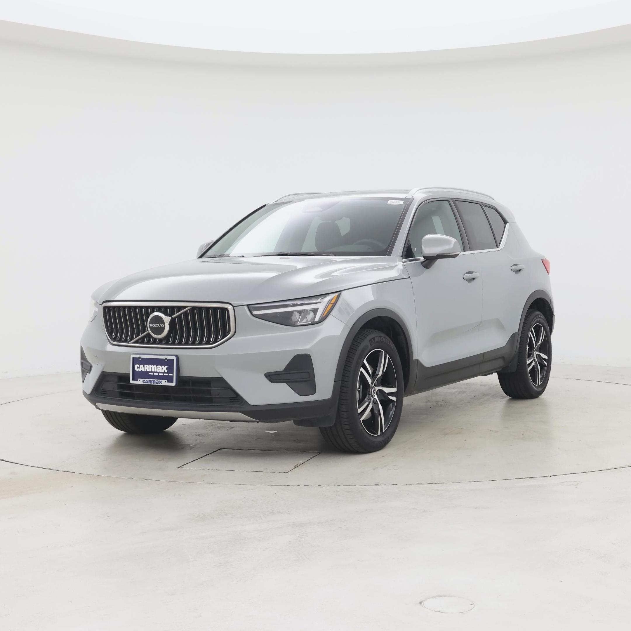 Thumbnail: 2025 Volvo XC40 - 4