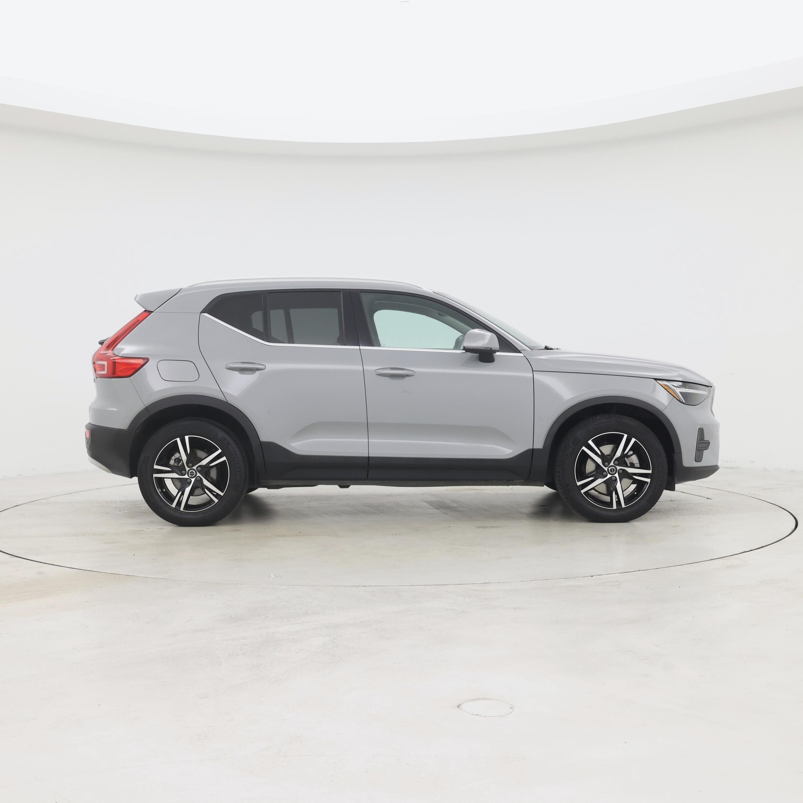 Thumbnail: 2025 Volvo XC40 - 7
