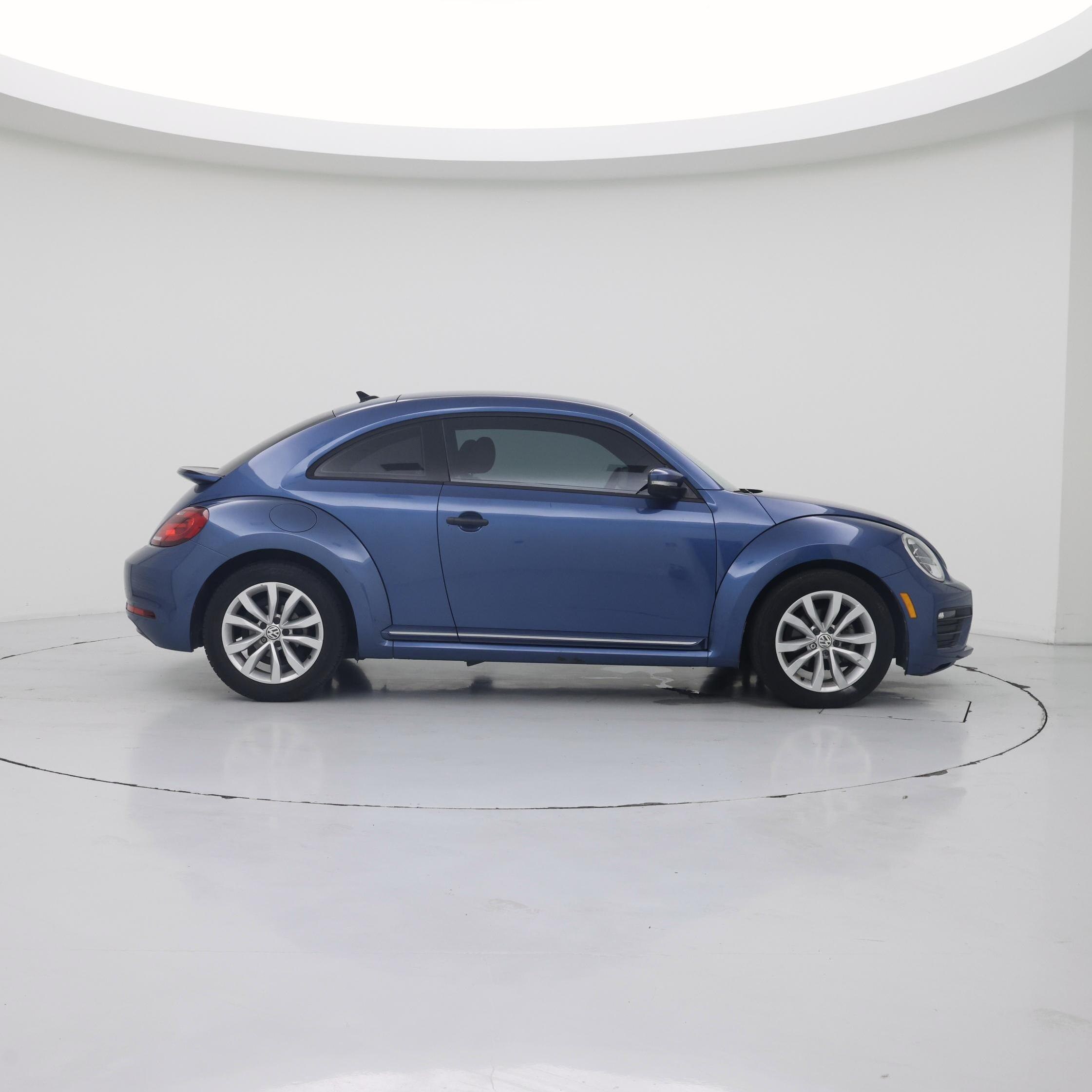 Thumbnail: 2017 Volkswagen Beetle - 7