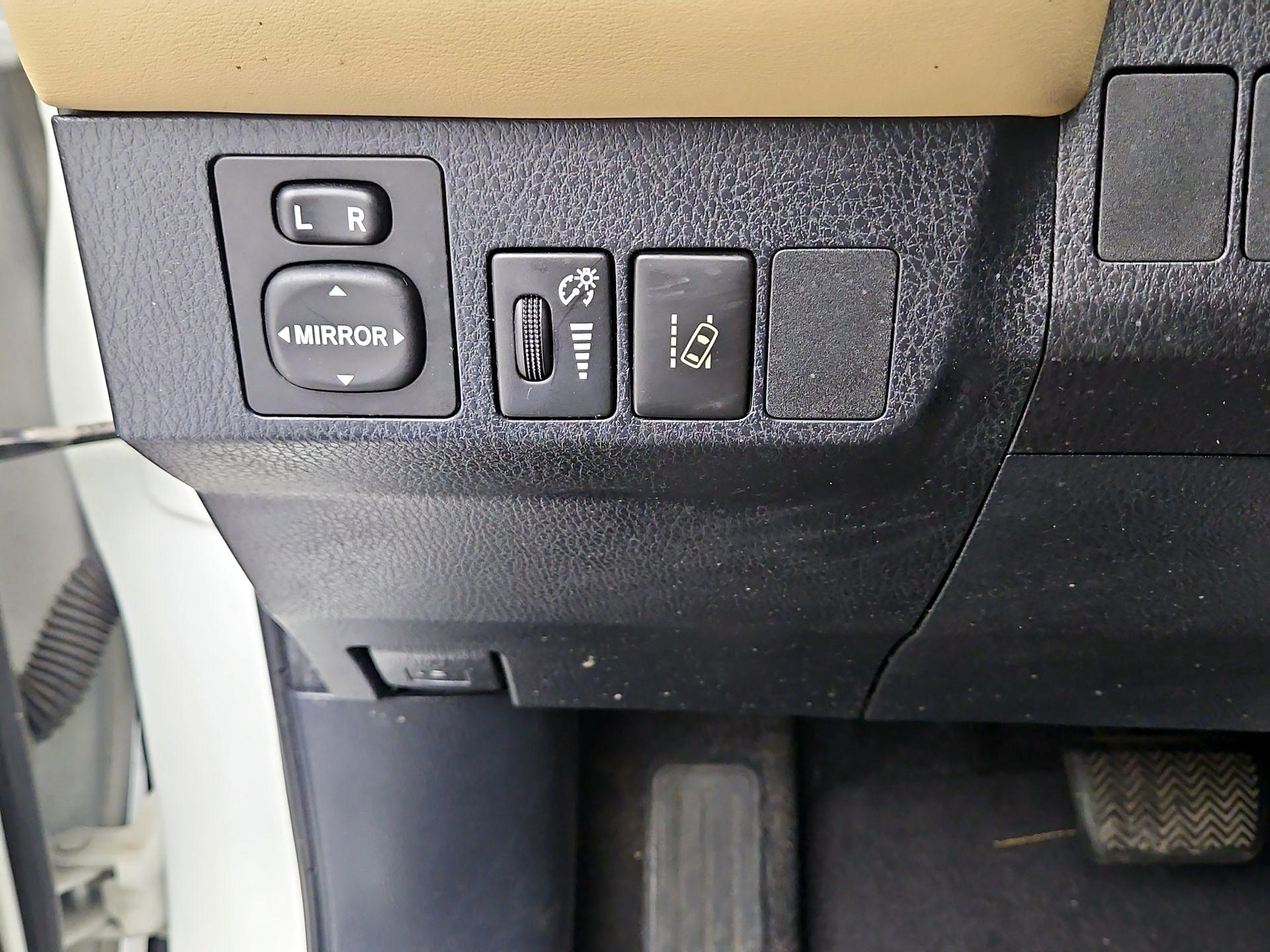 Thumbnail: 2017 Toyota RAV4 - 13