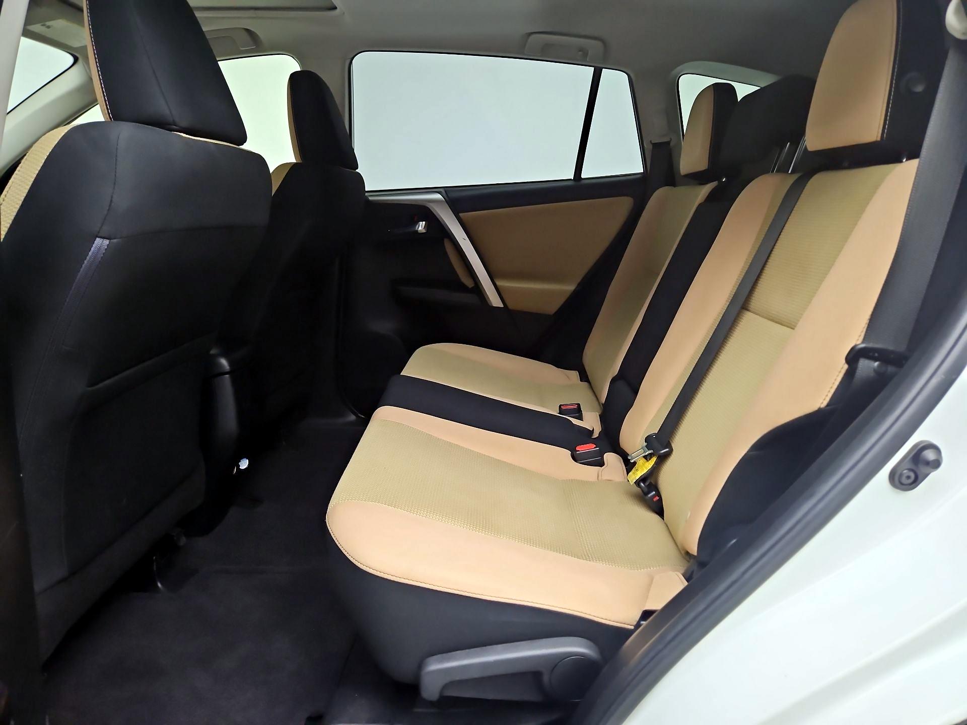 Thumbnail: 2017 Toyota RAV4 - 20