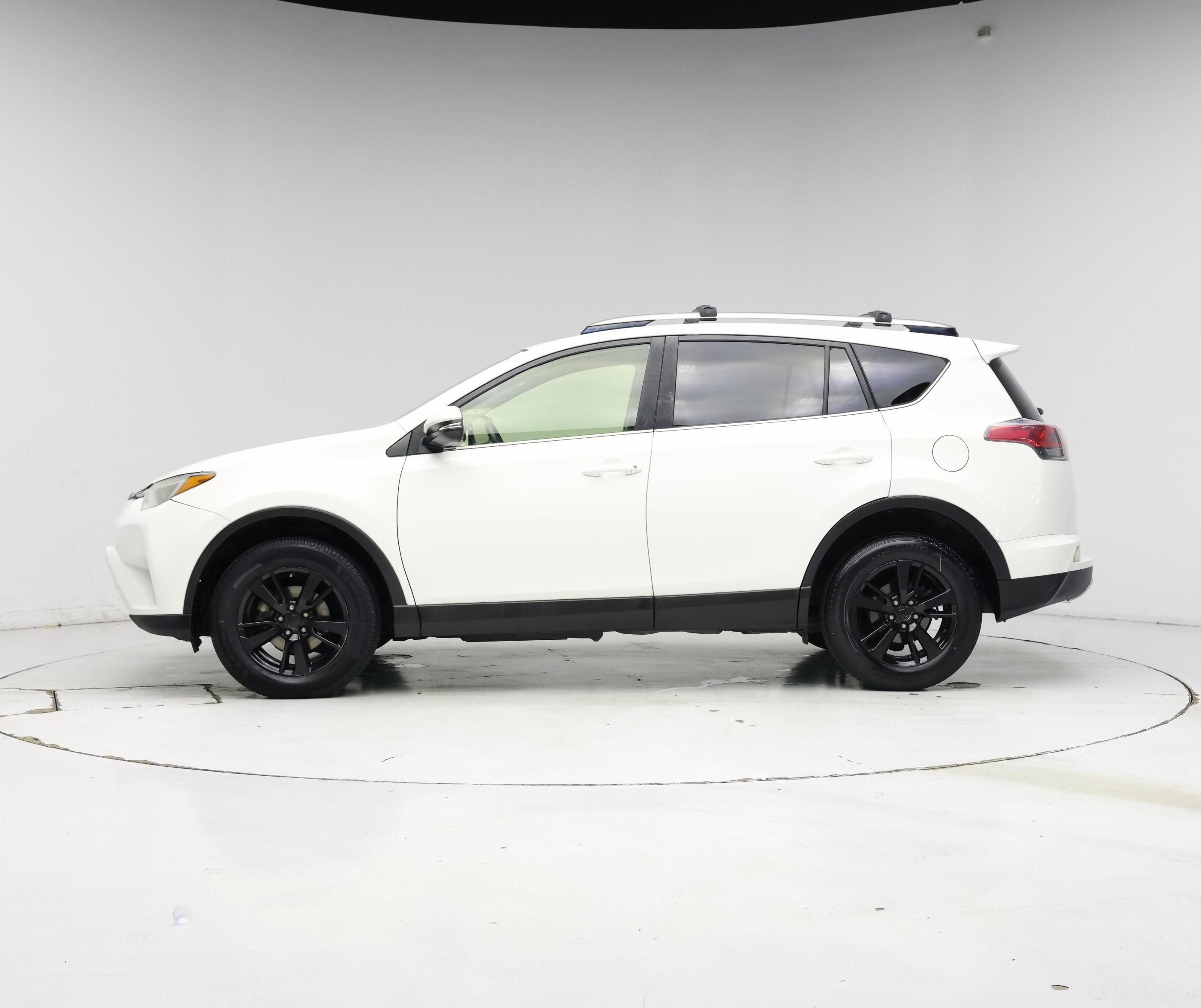 Thumbnail: 2017 Toyota RAV4 - 3