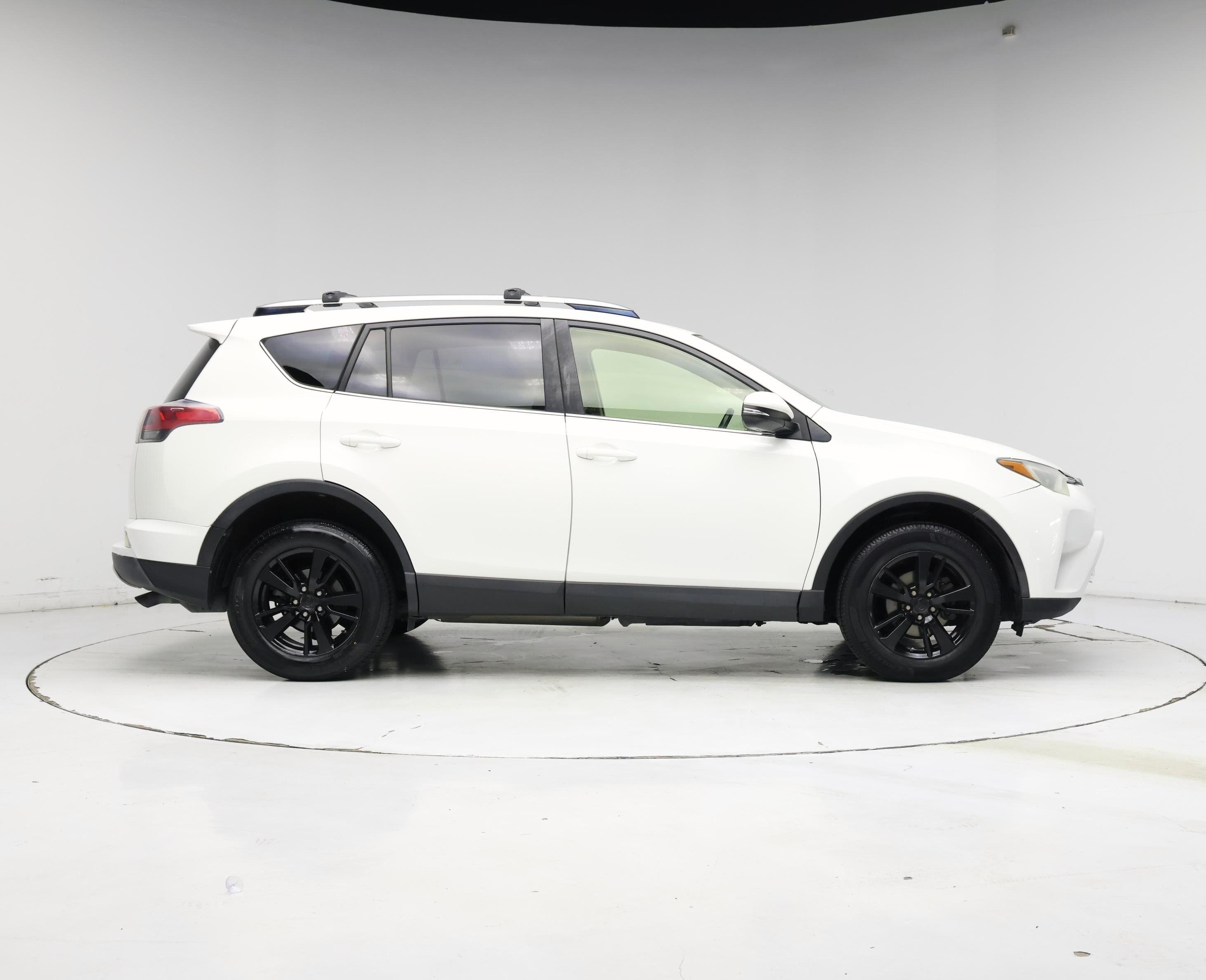 Thumbnail: 2017 Toyota RAV4 - 7