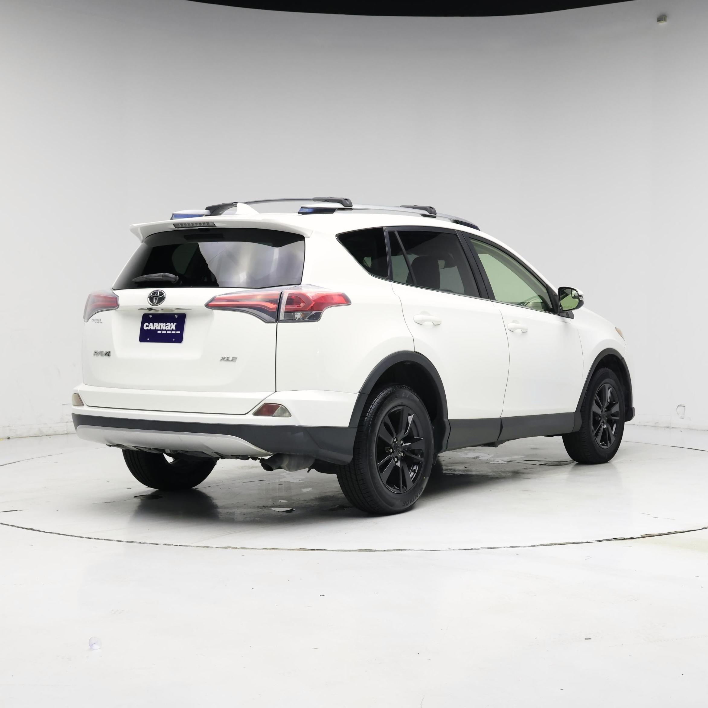 Thumbnail: 2017 Toyota RAV4 - 8