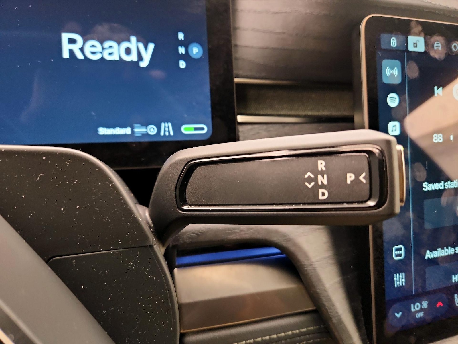 2025 Rivian R1S Adventure - Photo 17